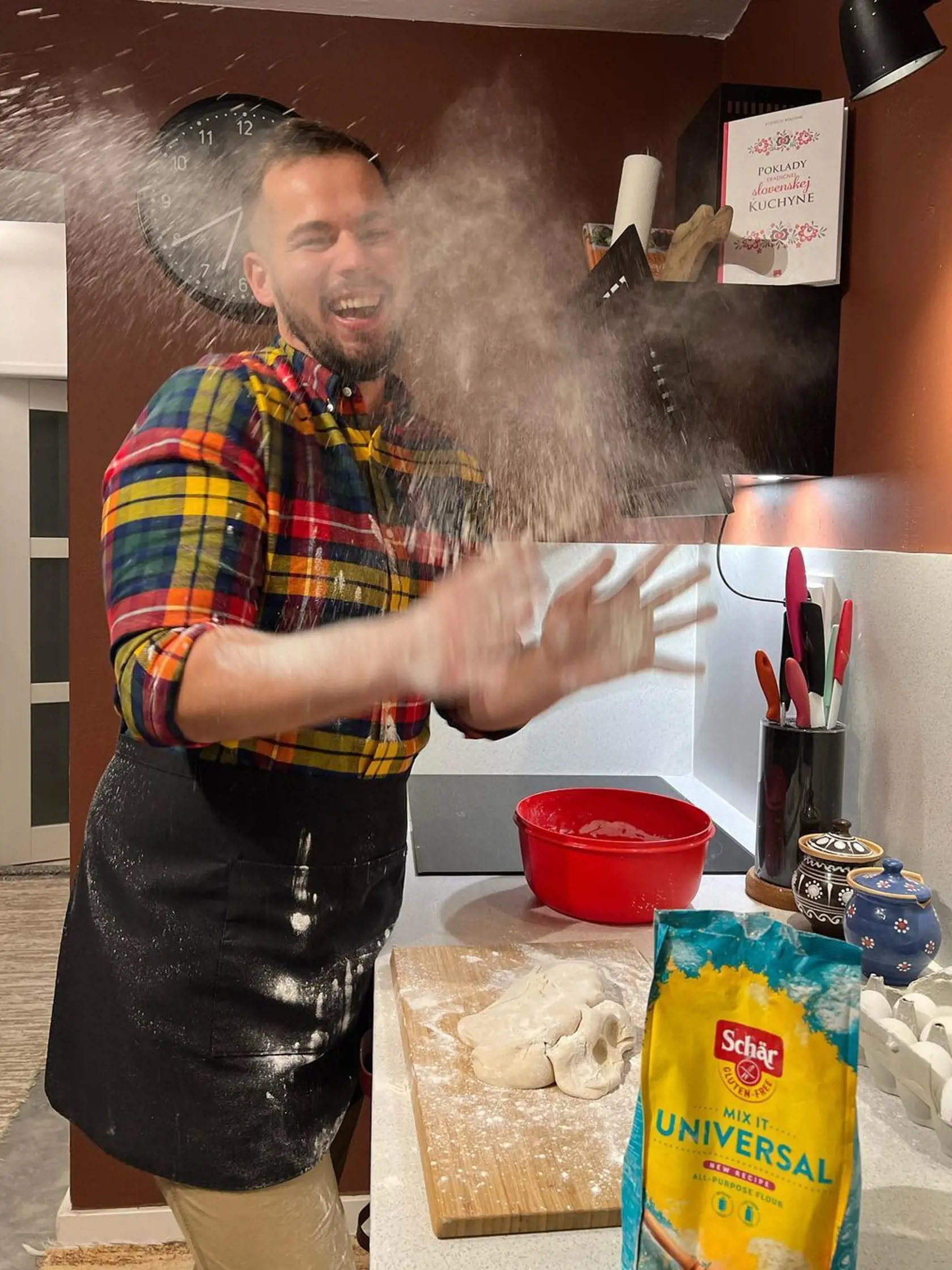 Kuchyňa je praktická s množstvom odkladacieho priestoru.