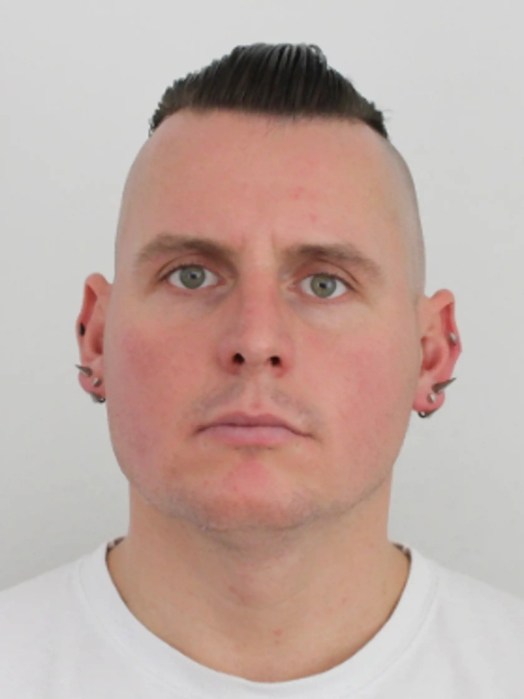 Daniel Bombic, známy aj pod prezývkou Danny Kollar, bol po rozhodnutí britských úradov prevezený na Slovensko. Podľa dostupných informácií ho z Londýna priviezlo vládne špeciálne lietadlo.