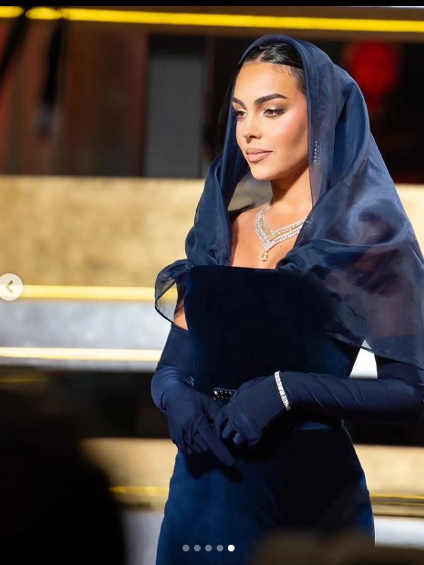 Georgina Rodríguez sa začala v Saudskej Arábii obliekať v medziach ich zvykov, ale stále tam zostalo niečo provokačné.