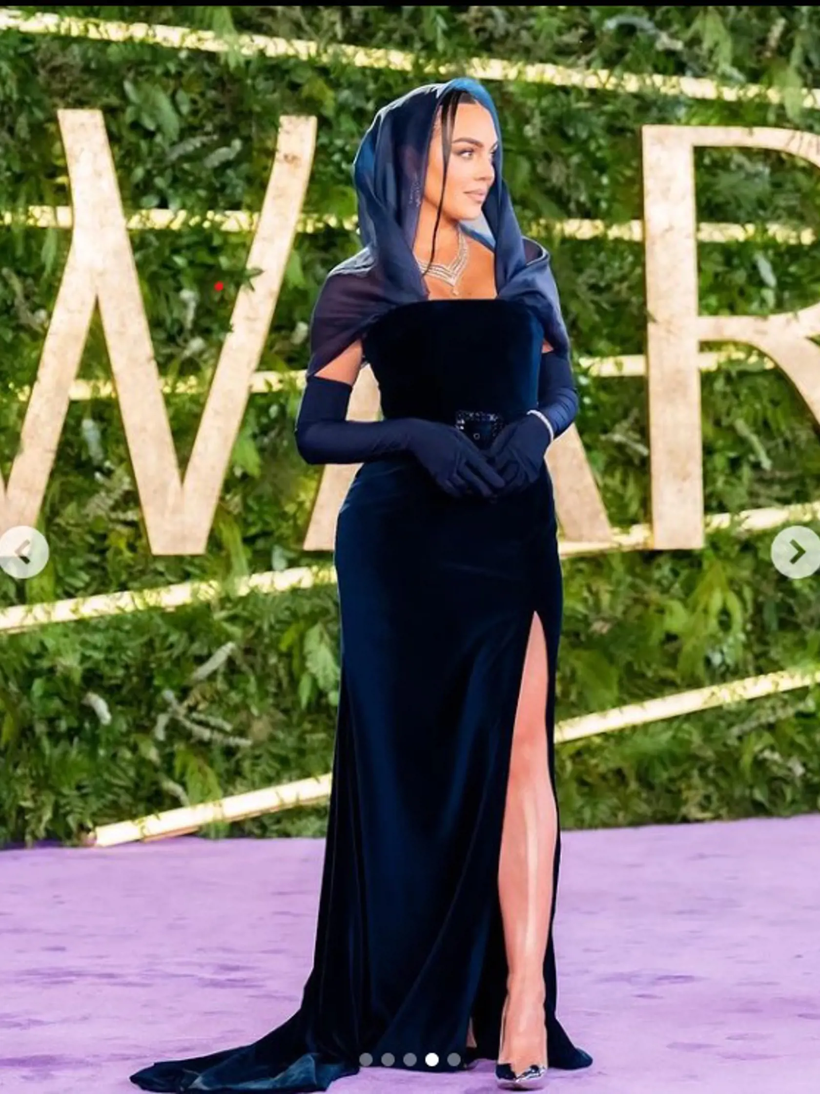 Georgina Rodríguez sa začala v Saudskej Arábii obliekať v medziach ich zvykov, ale stále tam zostalo niečo provokačné.