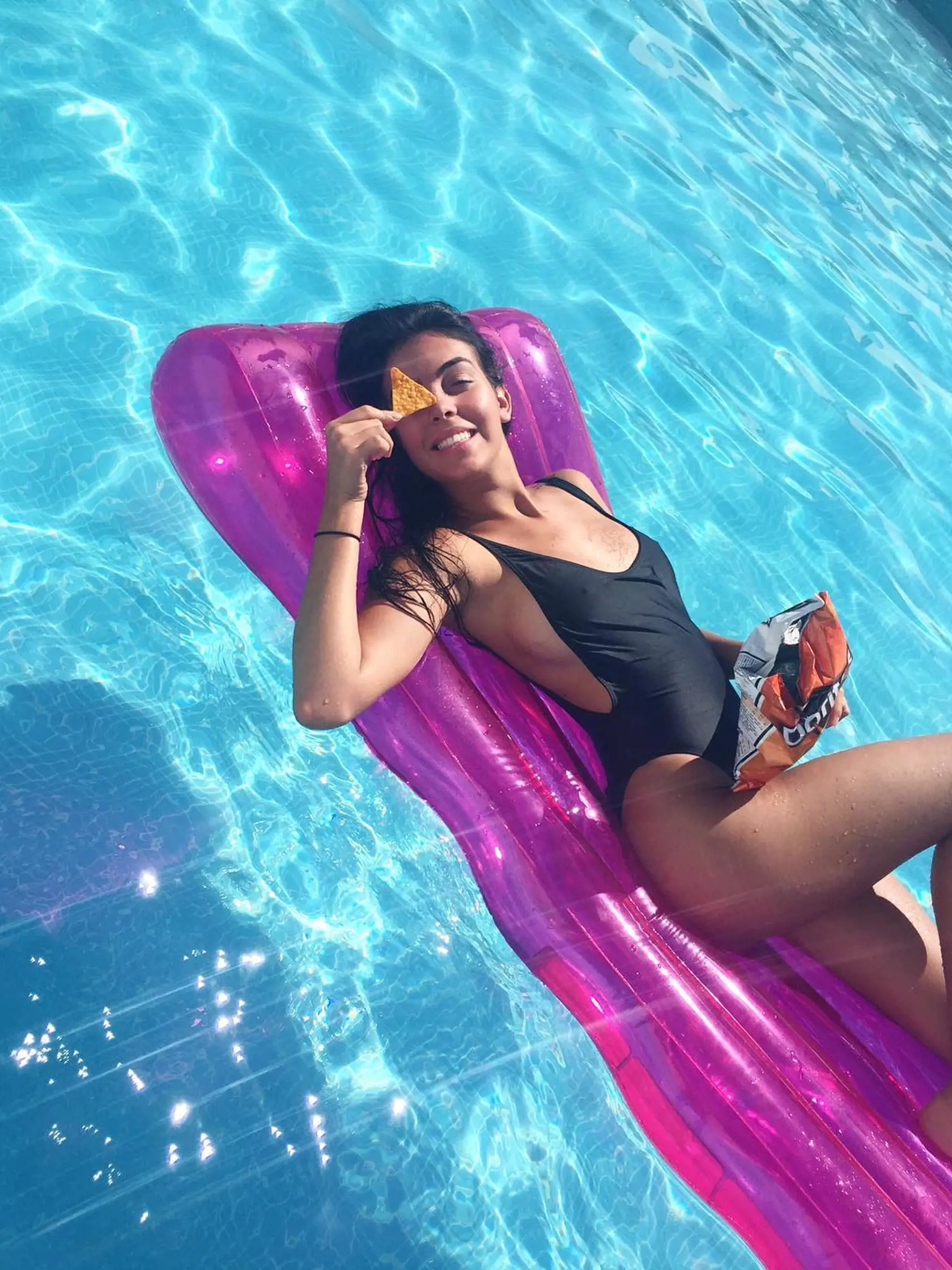 Sexi Georgina vie, ako dráždiť svojich followerov na instagrame.