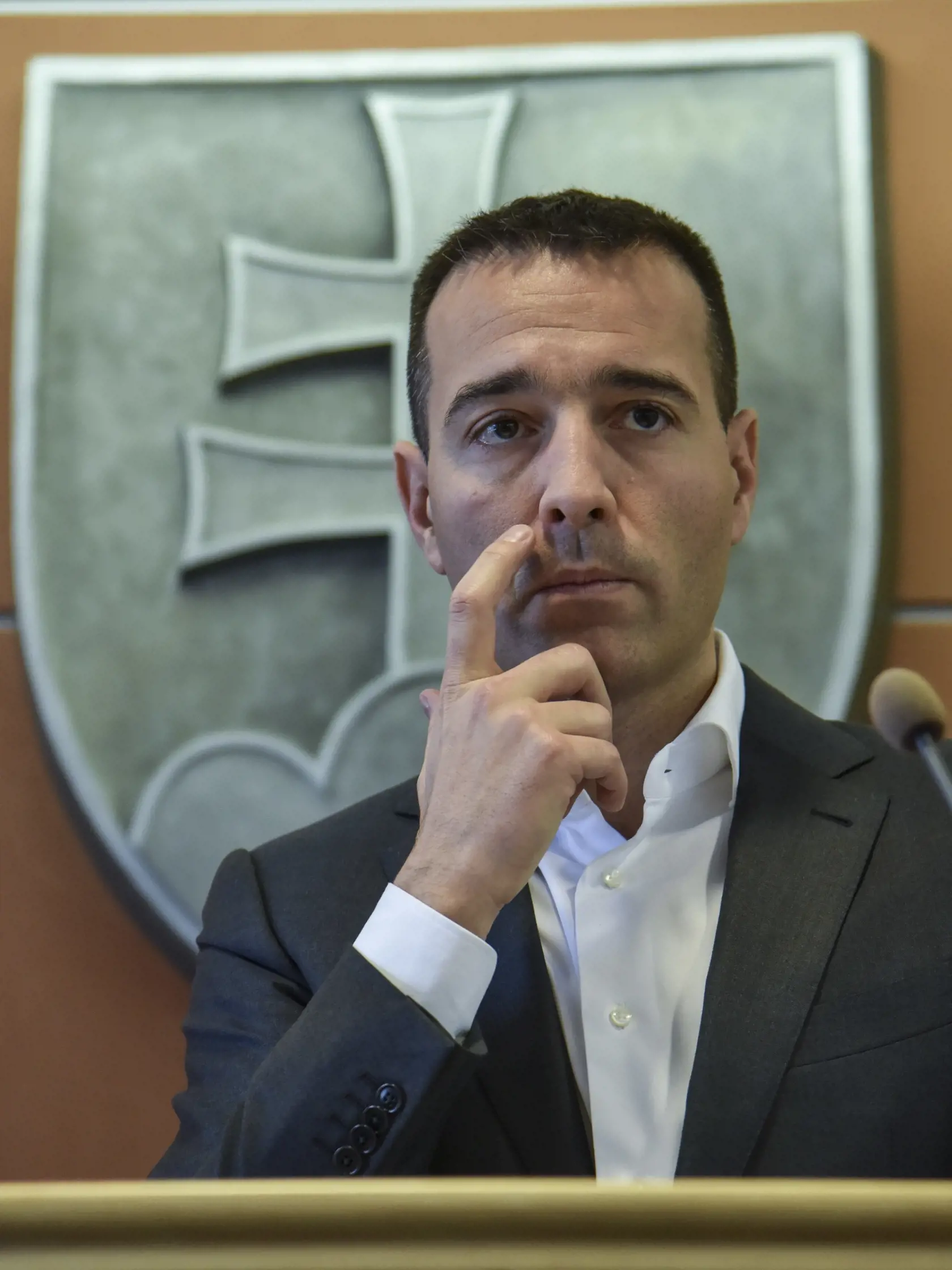 
Po troch týždňoch vo funkcii podal Drucker v apríli 2018 demisiu s odôvodnením, že nechce ďalej polarizovať verejnosť, ktorá po Kuciakovu vražde požadovala odvolanie policajného prezidenta Tibora Gašpara