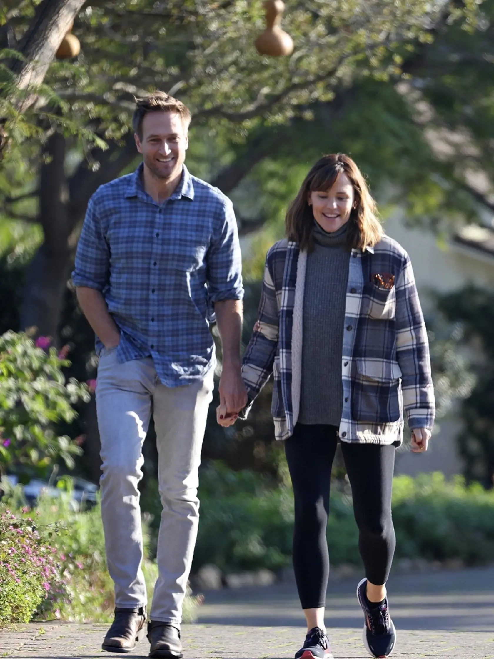 Herečka Jennifer Garner (50) sa po rozvode s Ben Affleckom neobjavovala na verejnosti so žiadnym mužom. Hoci sa šepkalo o jej novom vzťahu s podnikateľom Johnom Millerom (45) už dlhšie, známa dvojica vyšla s pravdou von až teraz.