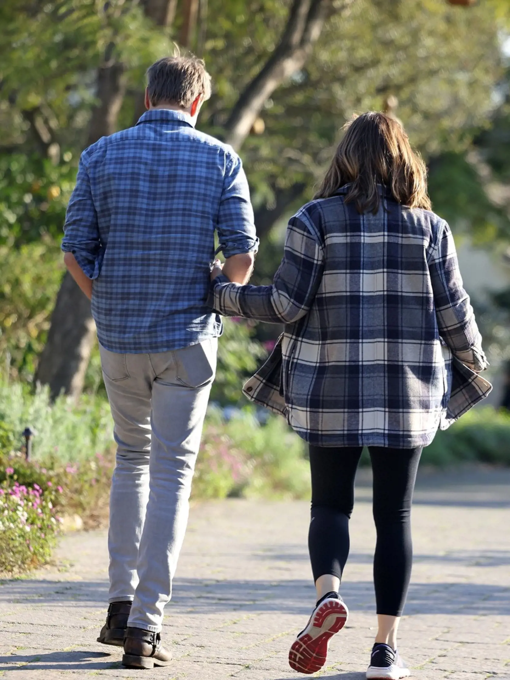Herečka Jennifer Garner (50) sa po rozvode s Ben Affleckom neobjavovala na verejnosti so žiadnym mužom. Hoci sa šepkalo o jej novom vzťahu s podnikateľom Johnom Millerom (45) už dlhšie, známa dvojica vyšla s pravdou von až teraz.