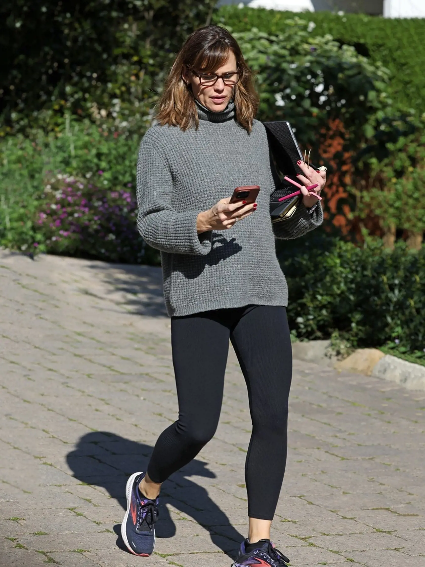 Herečka Jennifer Garner (50) sa po rozvode s Ben Affleckom neobjavovala na verejnosti so žiadnym mužom. Hoci sa šepkalo o jej novom vzťahu s podnikateľom Johnom Millerom (45) už dlhšie, známa dvojica vyšla s pravdou von až teraz.