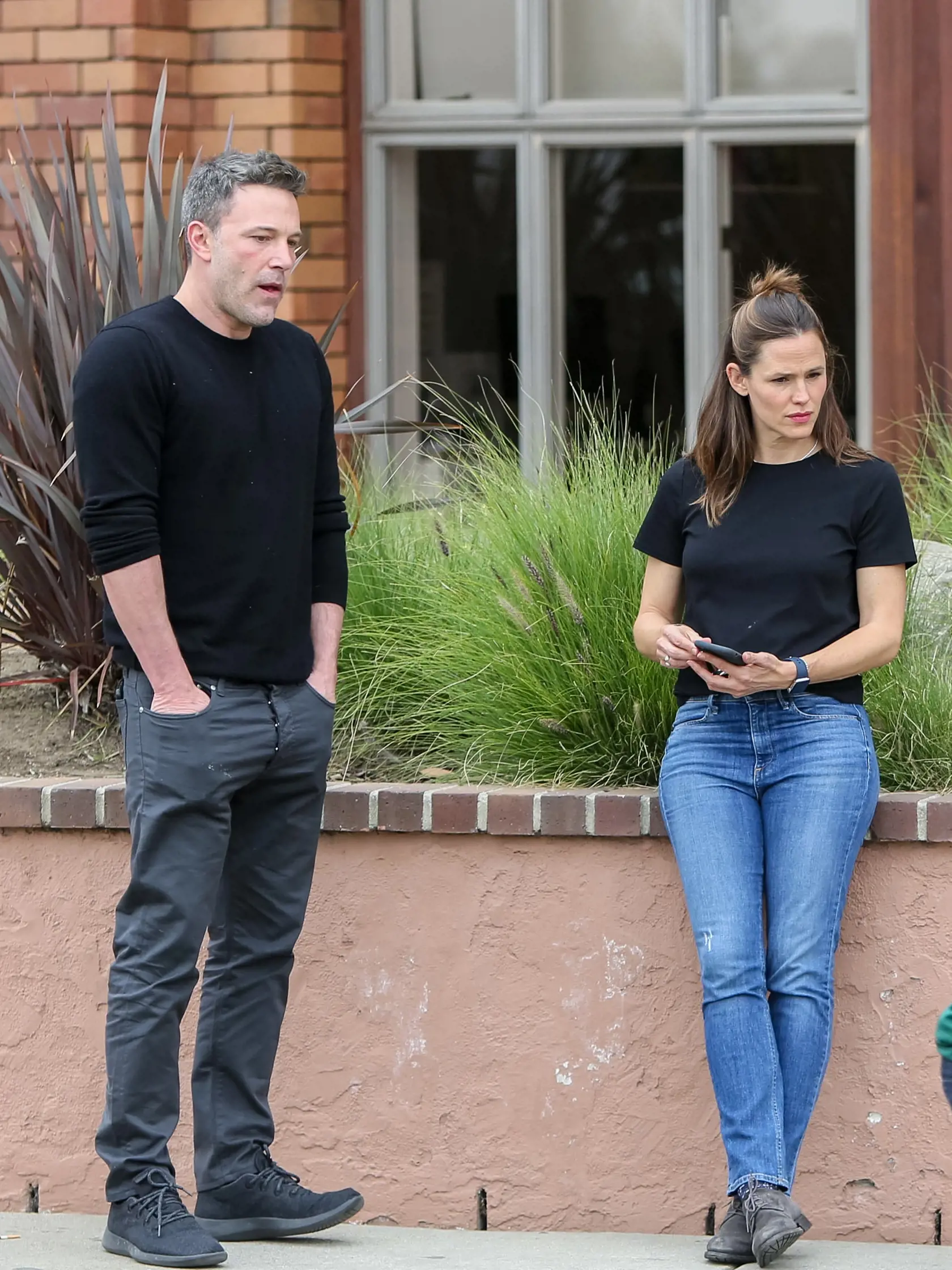 Krásna herečka Jennifer Garner má síce šťastie na filmy a bohatú kariéru, jej súkromný život je však opradený bolestivým rozvodom s Benom Afflecom. Zatiaľ čo si herec užívaj nové manželstvo s Jennifer Lopez, jeho bývalá polovička si konečne našla muža až teraz.