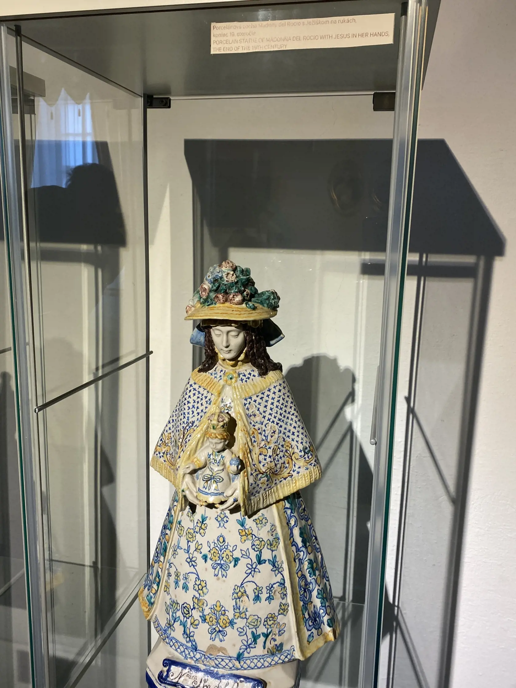 Ozdobný predmet z bývania princezien na Ľubovnianskom hrade - porcelanová socha Madonny de Rocio s Ježiškom na rukách. Podľa nej prijala cirkevné meno Terezka, najmladšie dieťa princeznej Izabely, jediné žijúce. V súčasnosti žije ako rehoľníčka v Madride, v Kláštore bosých Karmelitánok.