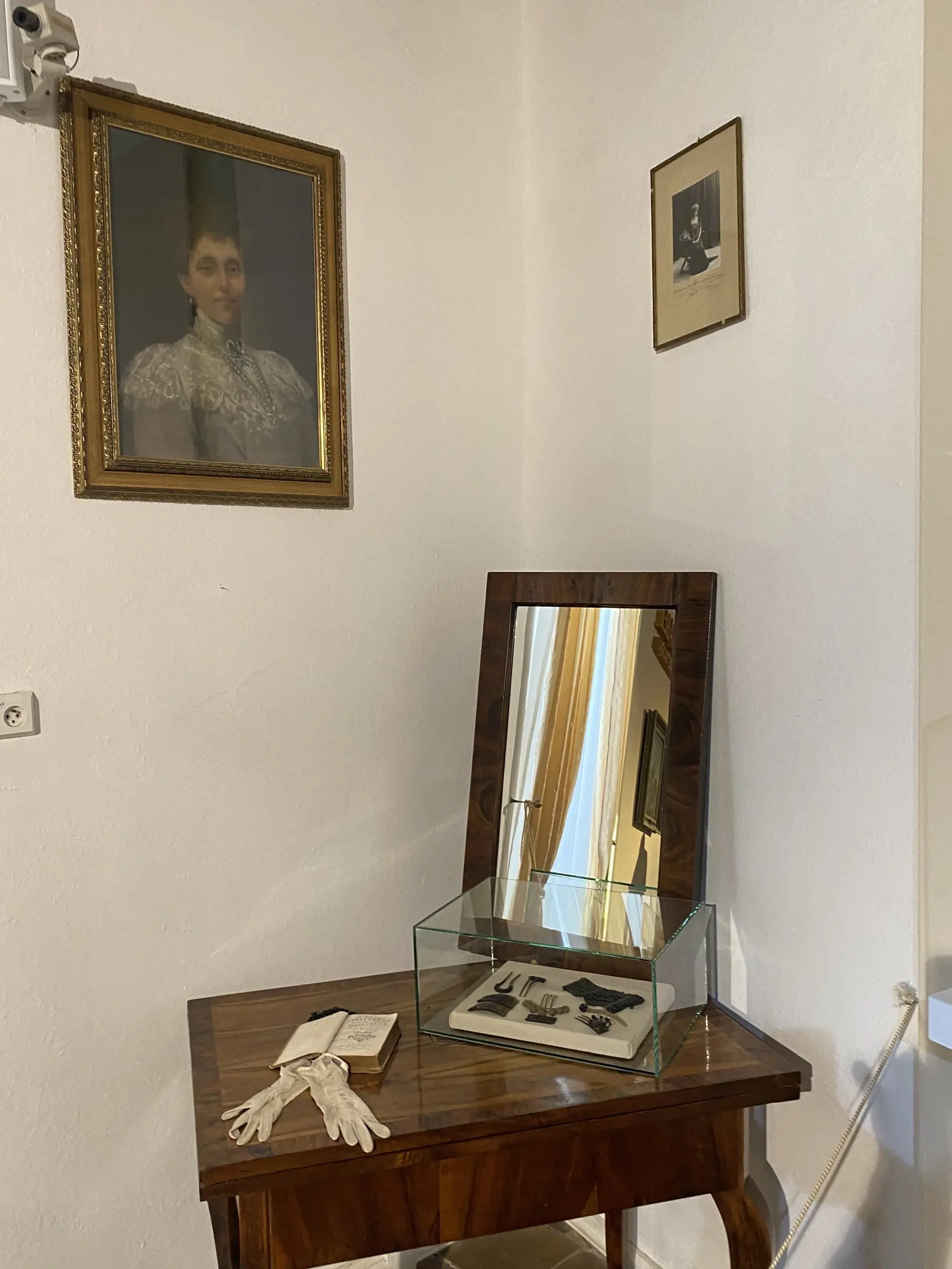 Predmety v expozícii princezien na Ľubovnianskom hrade.