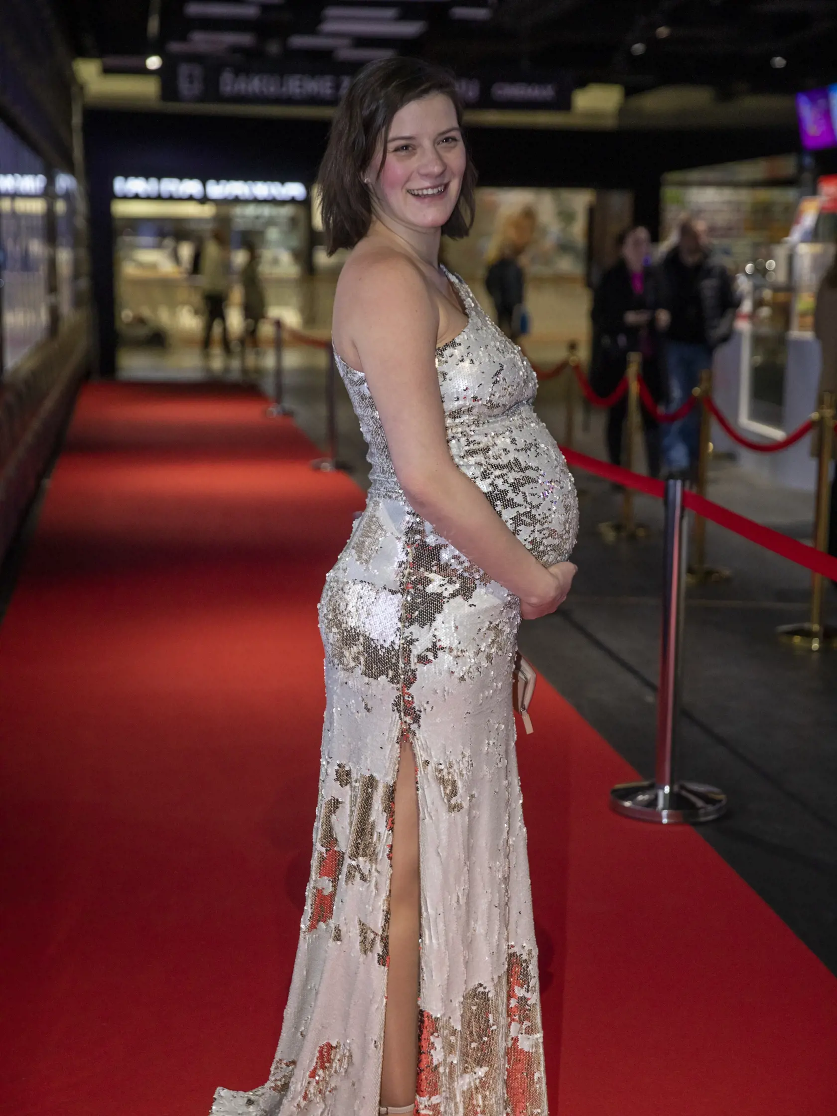 Na snímke je premiéra filmu Slúžka na motívy knihy Hany Lasicovej.
Radka Caldová-predstaviteľka Resi