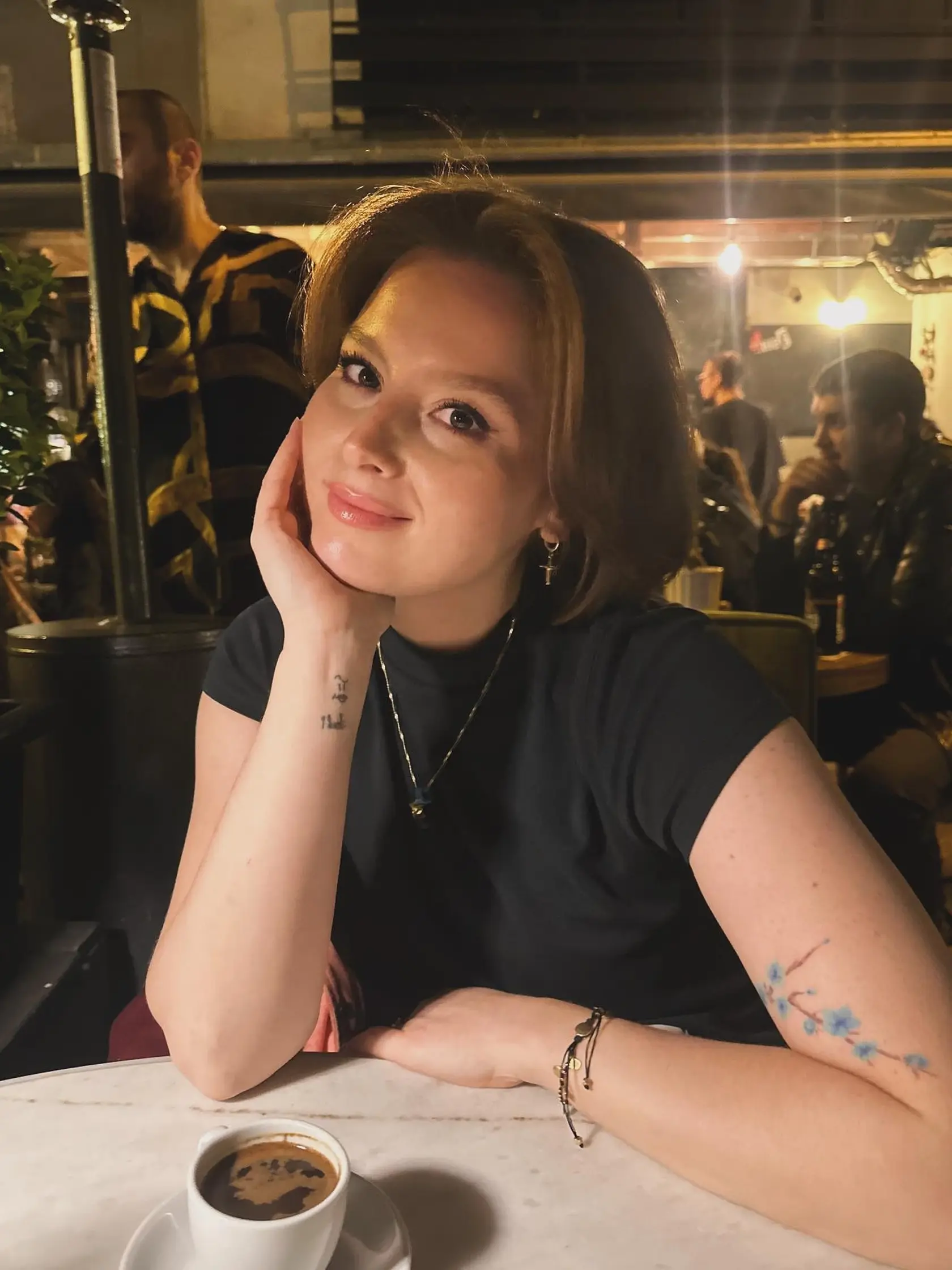 Elçin Afacan, neuveriteľne jej to pristane aj s krátkymi vlasmi.