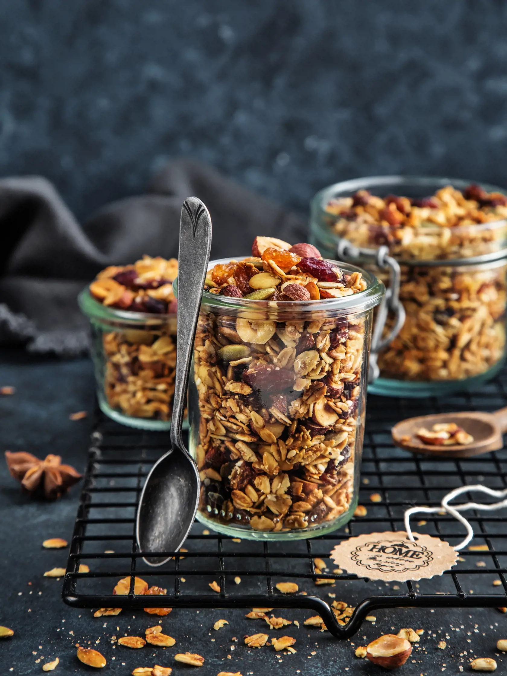 GRANOLA
S ORECHMI
A S BRUSNICAMI