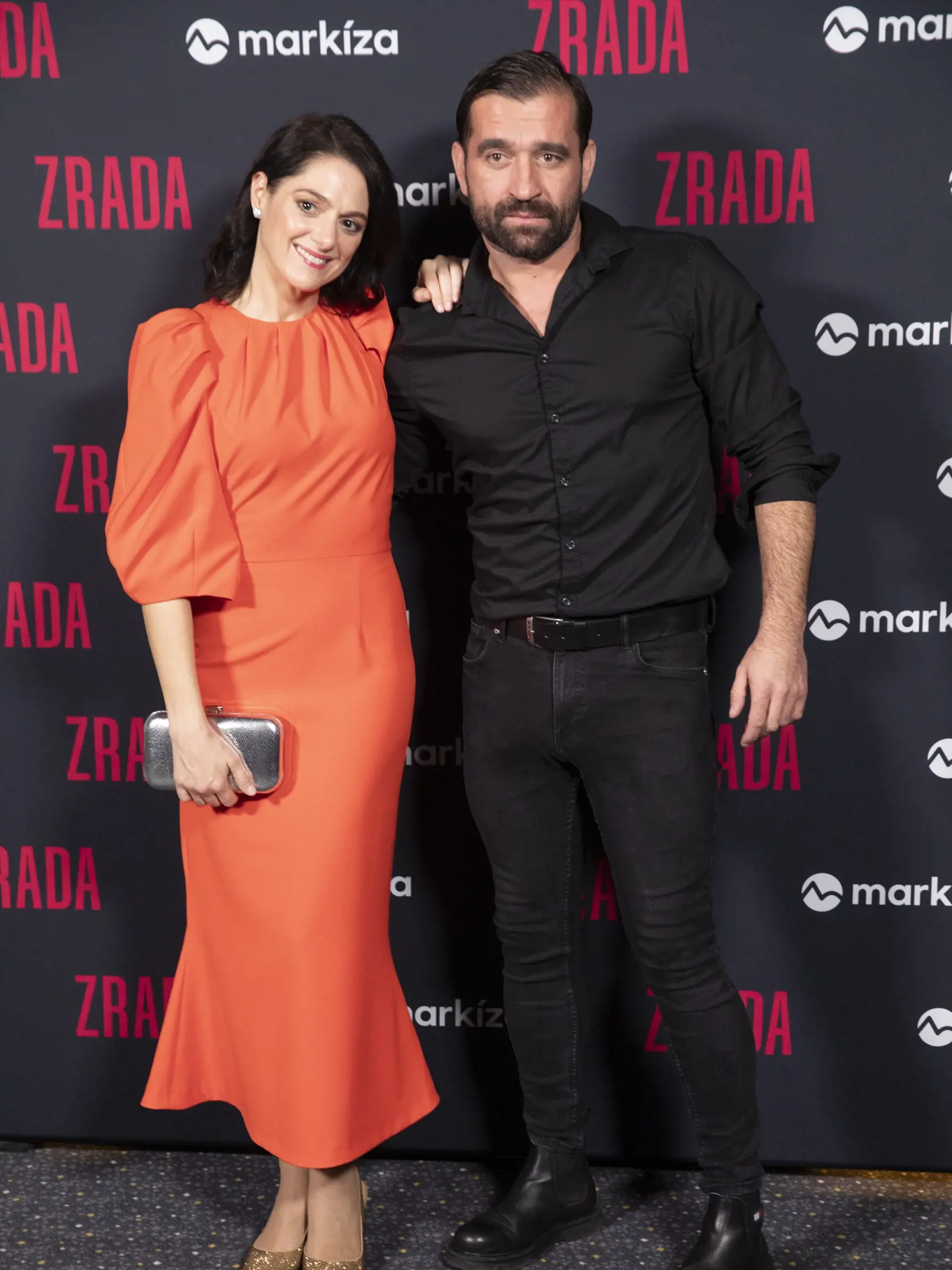  Na snímke je premiéra televízného seriálu Zrada.
Herečka Klára Issová a Milan Ondrík.