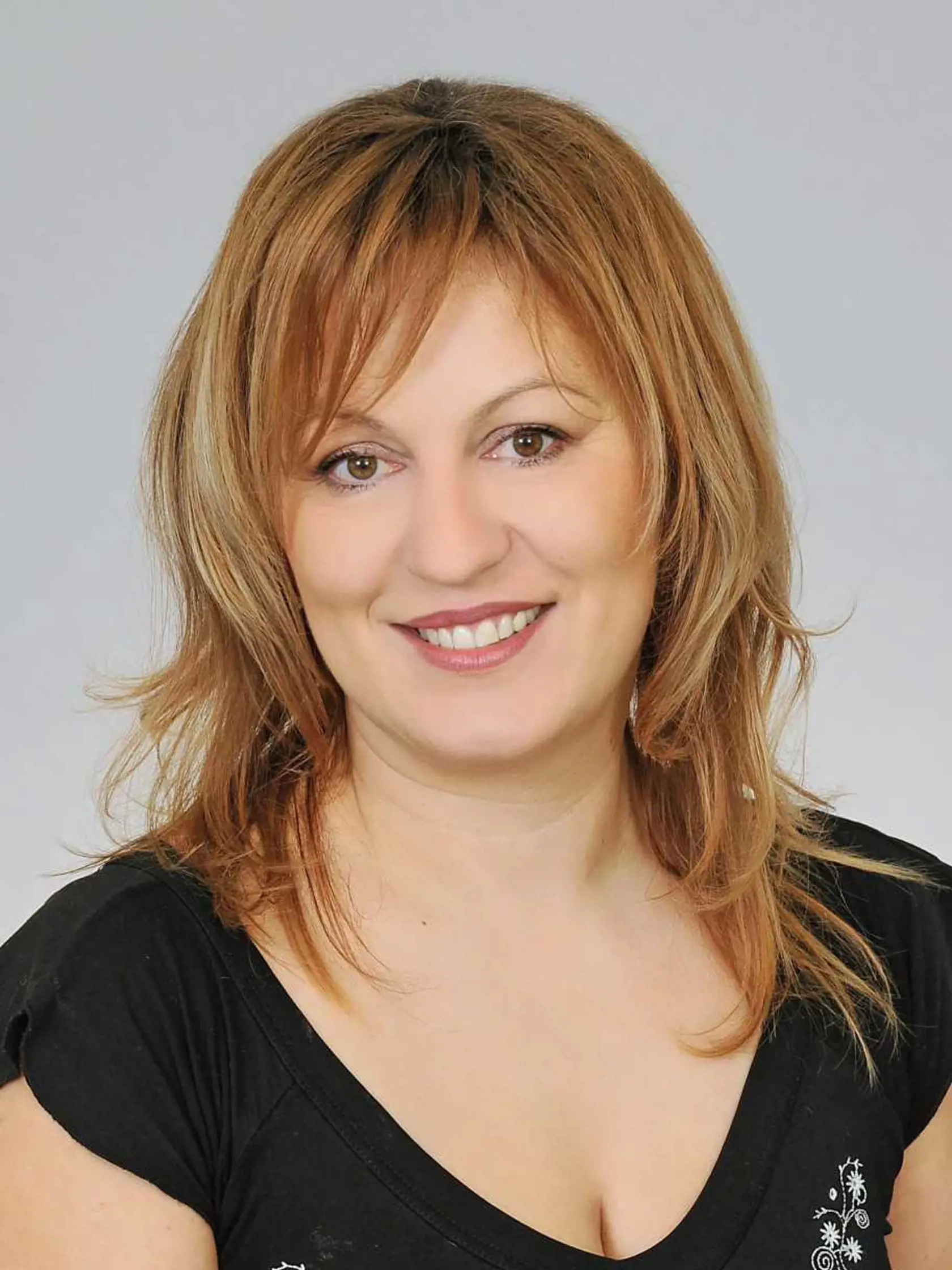 Iveta Láska (44) nezávislá kandidátka na poslankyňu obce Halič: „Charizma, šarm a vzhľad je pre mňa niečo, čo síce otvorí dvere, ale ústa musia vedieť aj niečo povedať a bojovať za každého Haličana. Inak je mi šarm nanič.“