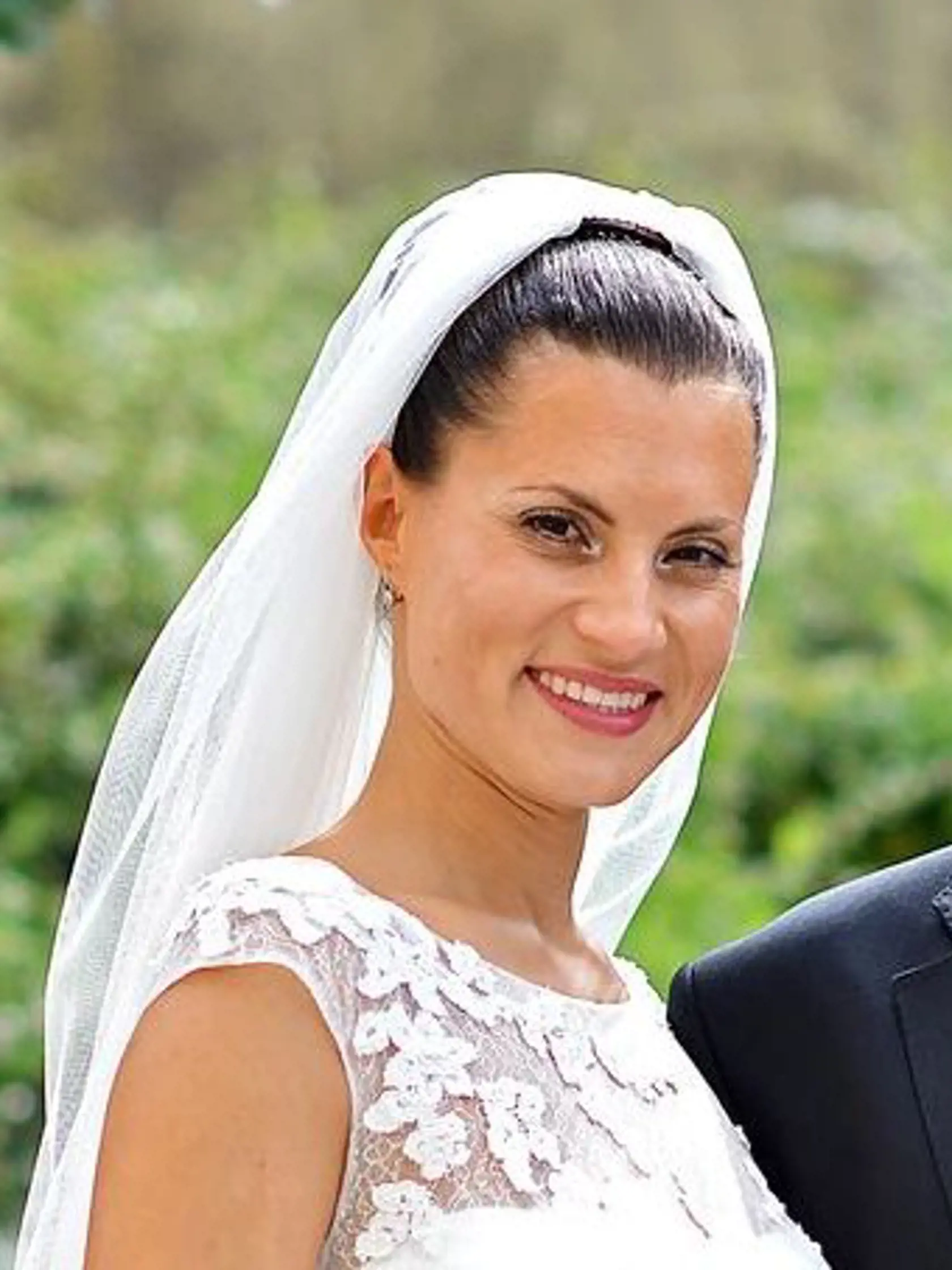 Lucia Rybníčková v svadobnom.