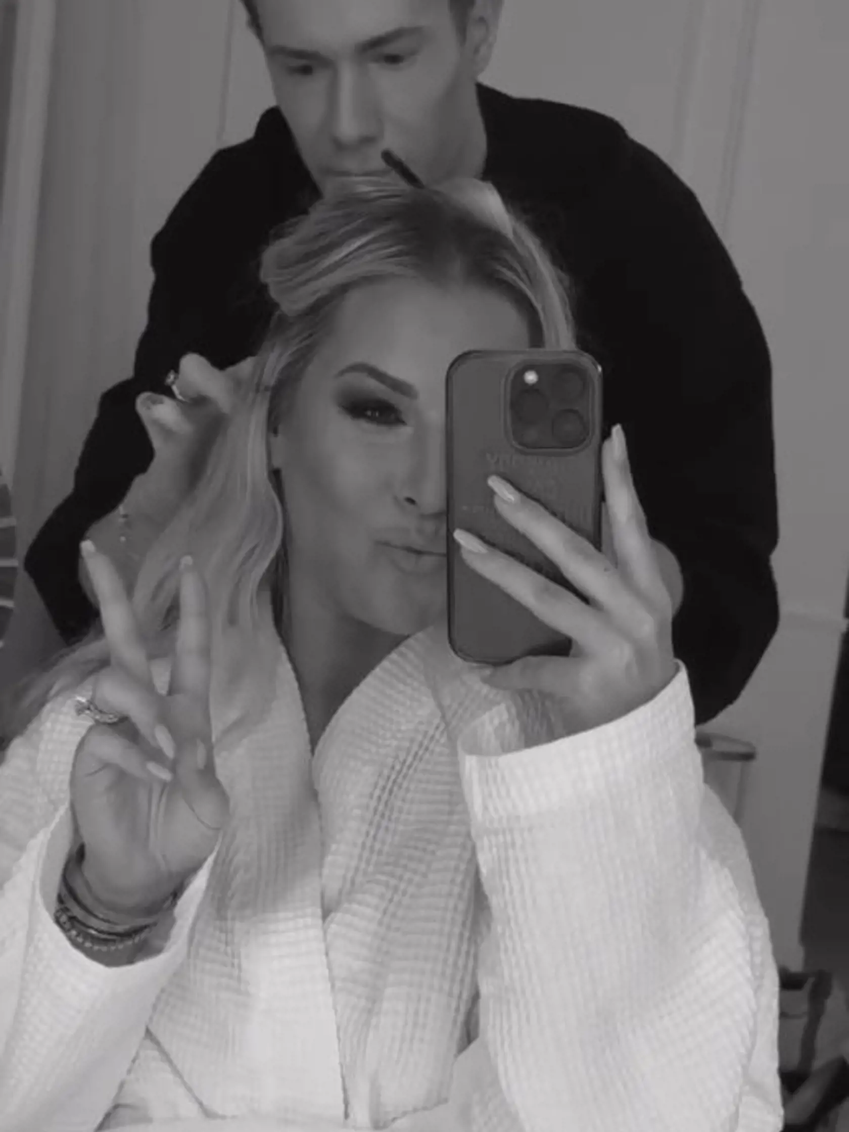 Cibulková ukázala na sociálnej sieti tradične zábery z príprav na galavečer. O účes sa jej staral jej verný stylista Patrik Suši Veselý.