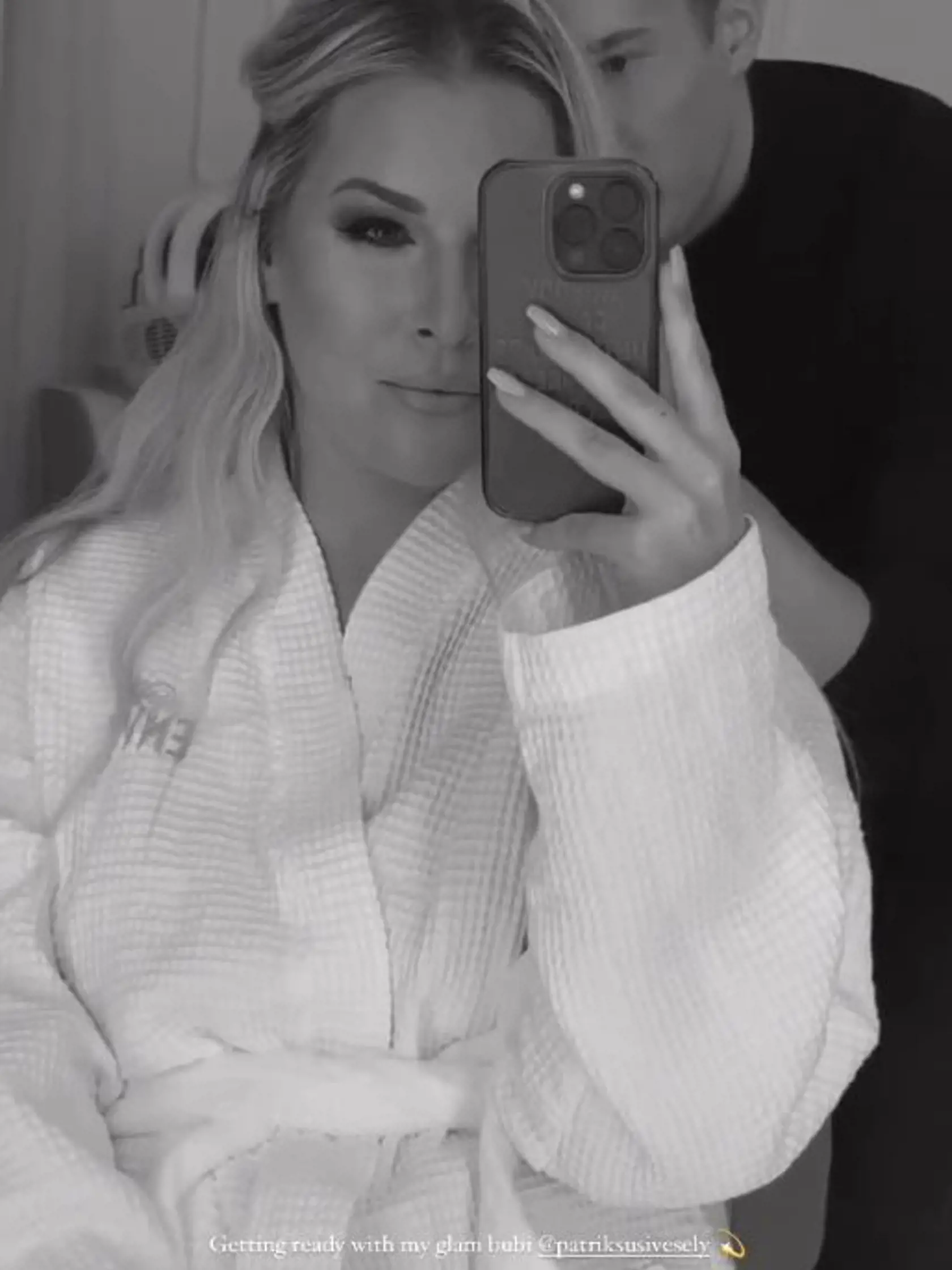 Cibulková ukázala na sociálnej sieti tradične zábery z príprav na galavečer. O účes sa jej staral jej verný stylista Patrik Suši Veselý.