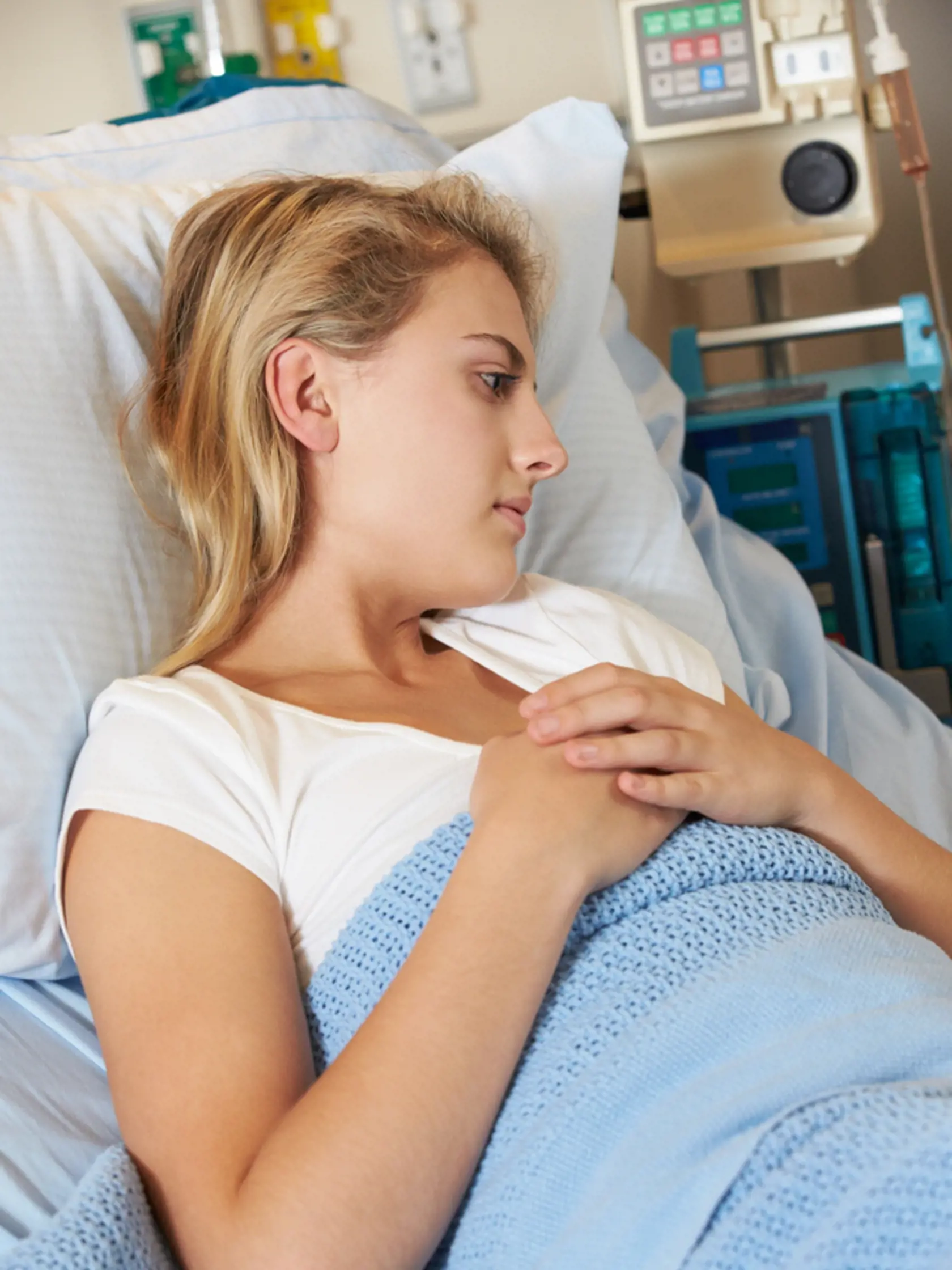 Mnohí Slováci sa sťažujú, že celý život musia platiť zdravotné odvody. Koľko by sme si museli našetriť, keby nebol systém verejného poistenia?