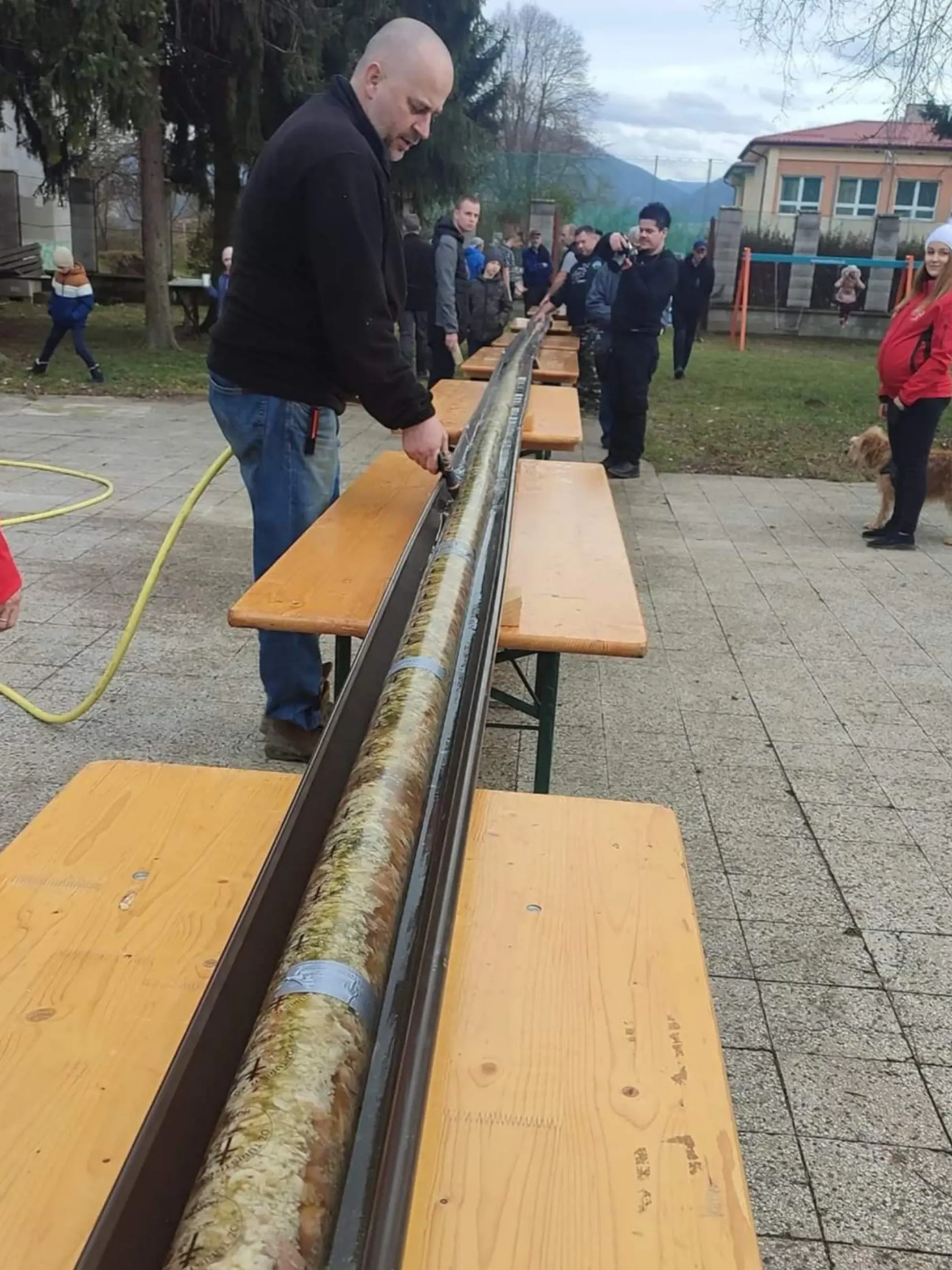 Najdlhšia tlačenka merala 21,06 metra.