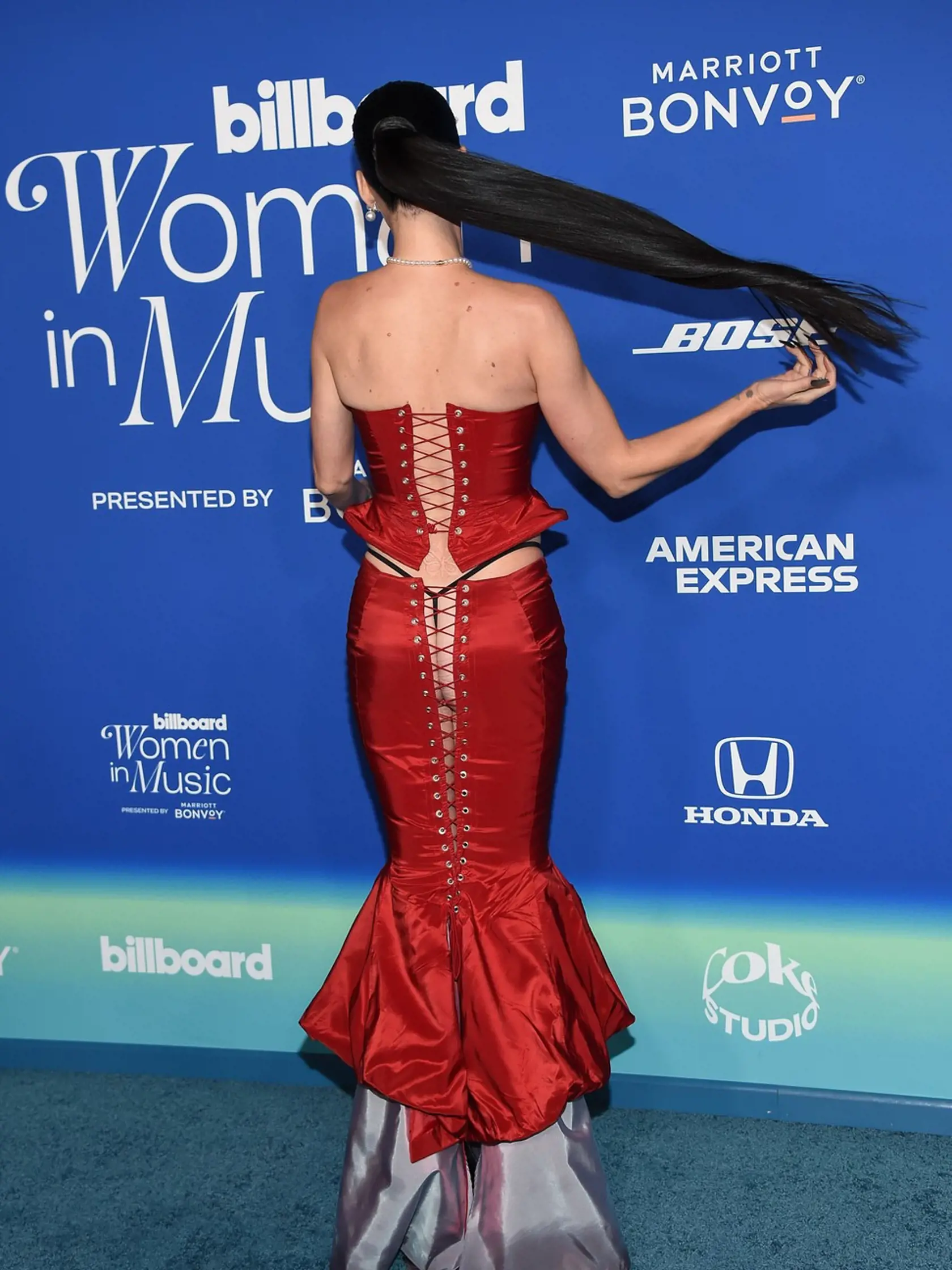 Katy Perry ukázala holý zadok.