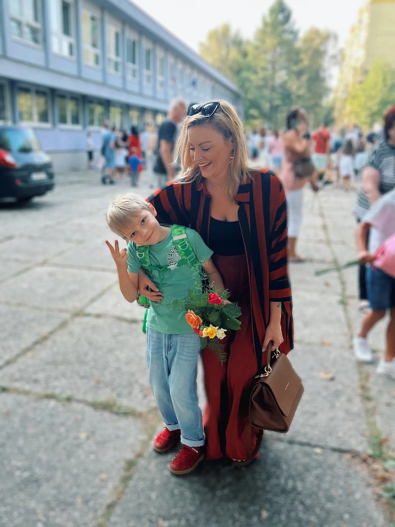Barbora Švidraňová vyprevadila do školy svojho syna.