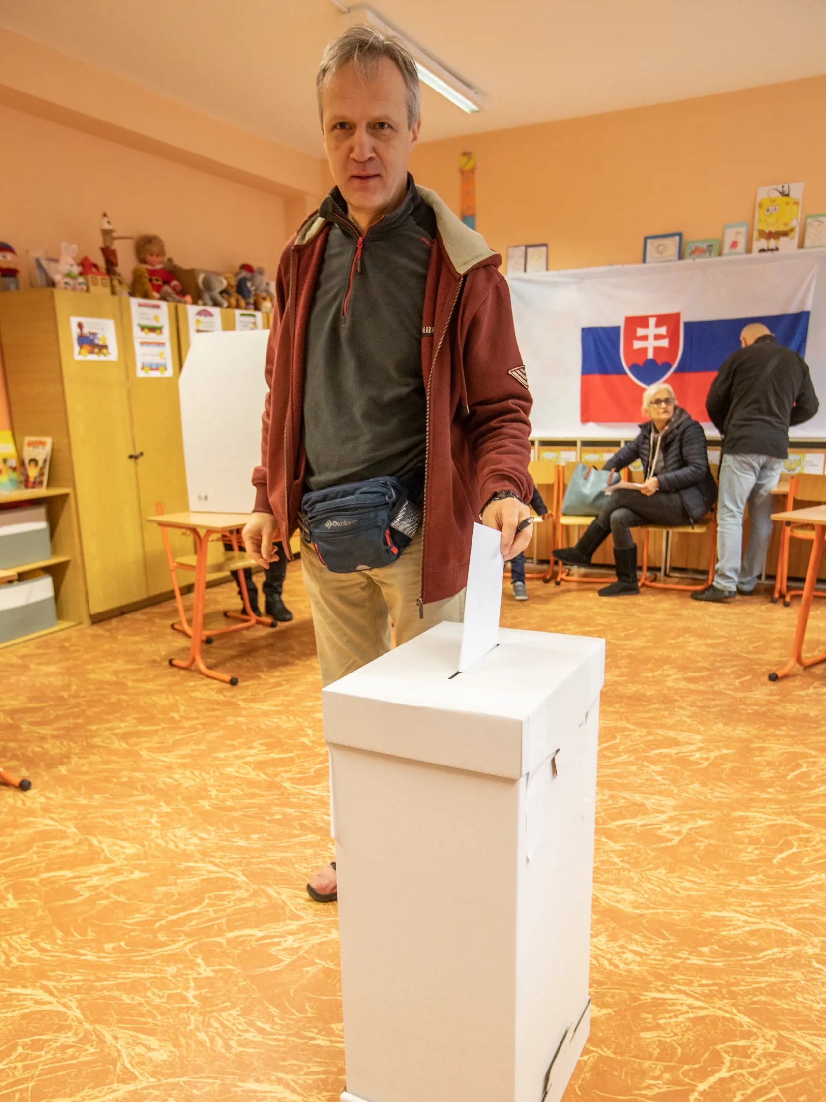 Komunálne voľby, volebná miesnosť v bratislavskej Petržalke.