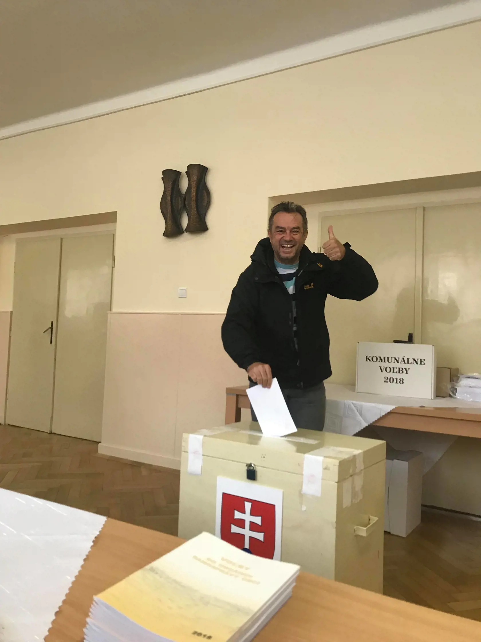 Jožo Pročko s dobrou náladou aj počas volieb.
