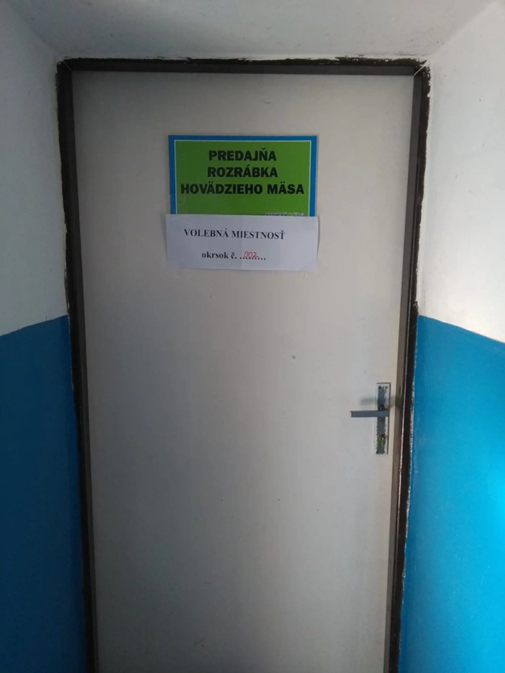 V obci Čierne na Kysuciach je totiž jedna z volebných miestností v budove miestneho poľnohospodárskeho družstva.
