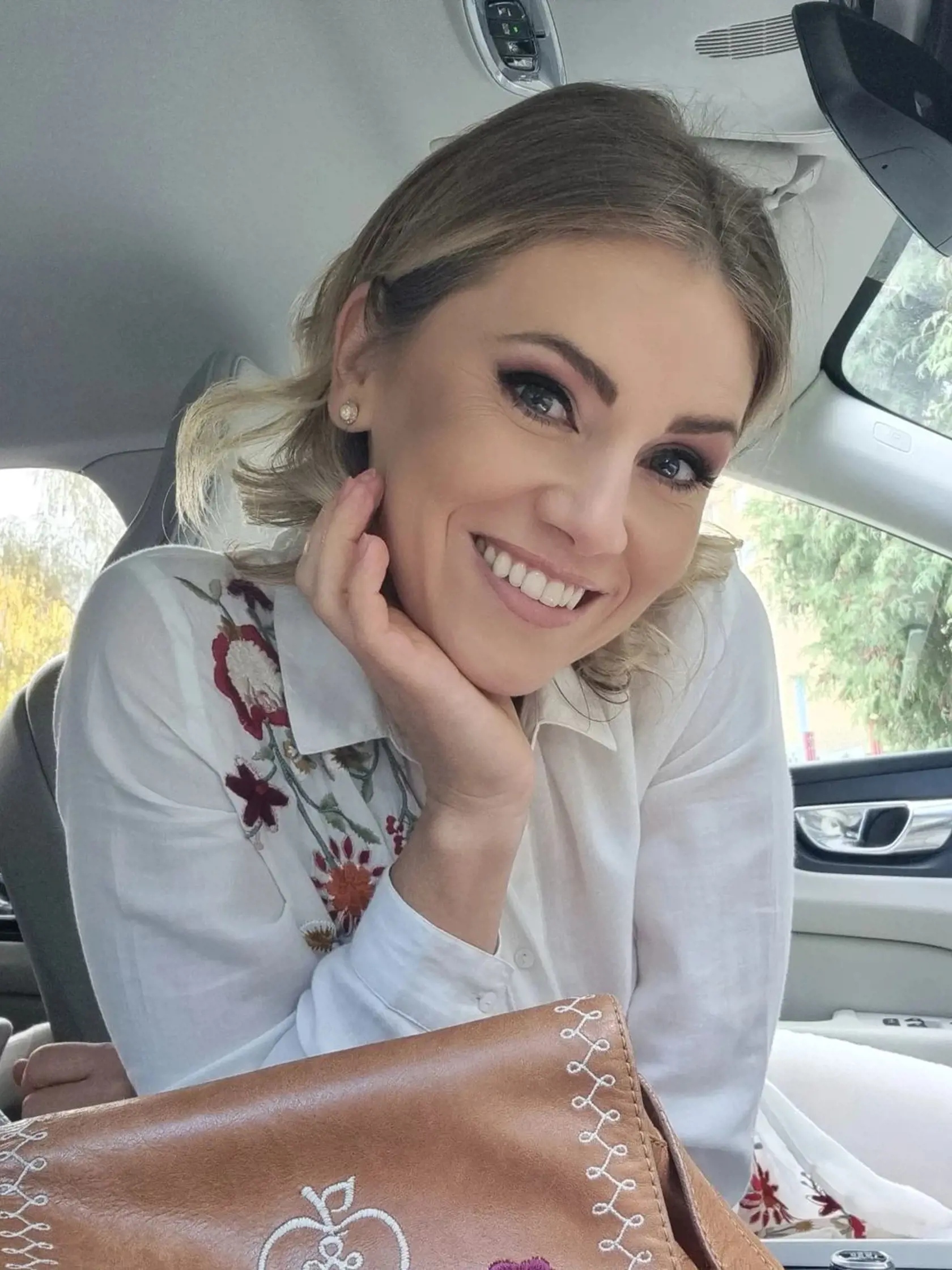 Krásne vyšívaná blúzka Erika veľmi pristane. No povedzte, nie je krásna?