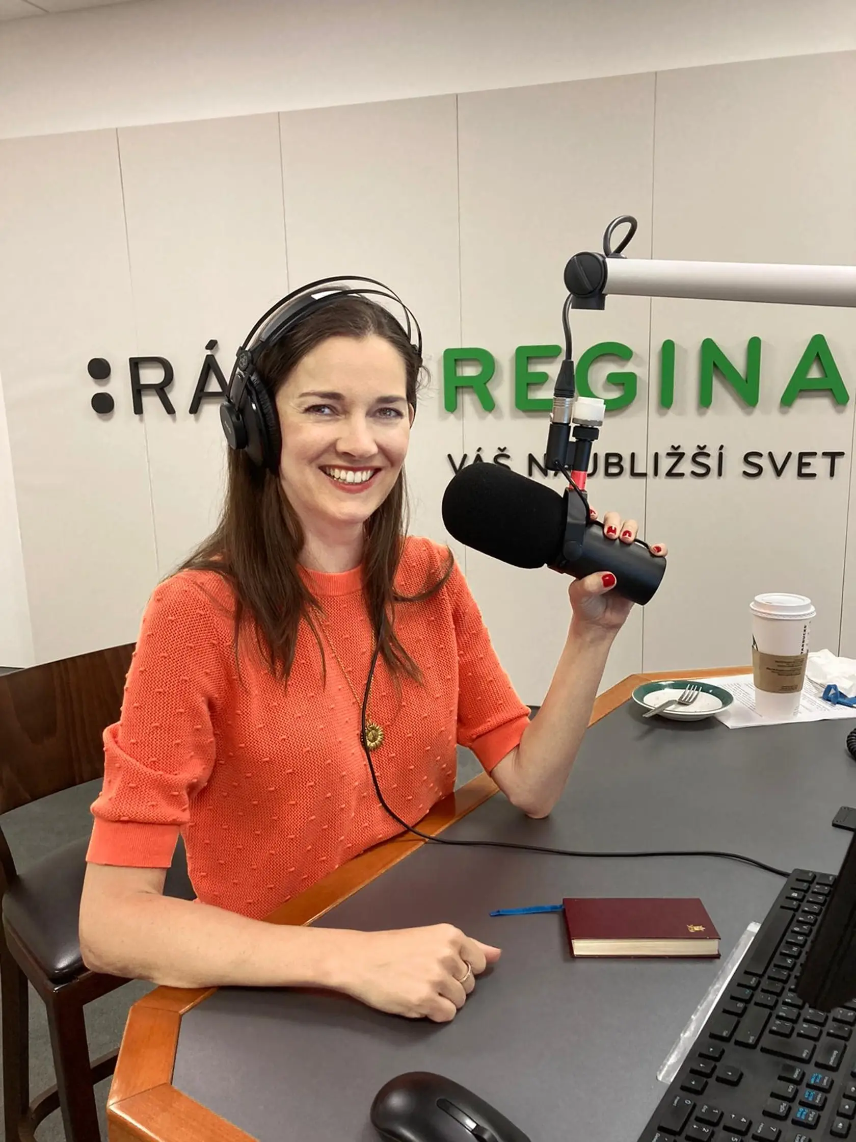 Hana Rapantová moderuje v rádiu Regina.