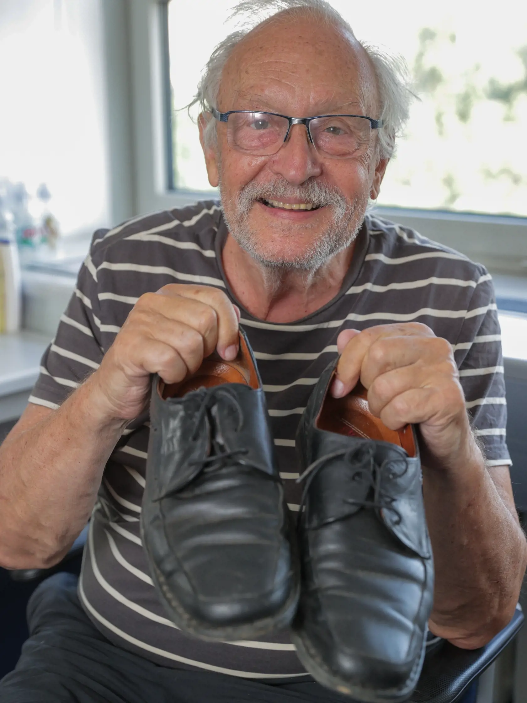 FRANTIŠEK KOVÁR nosí topánky číslo 46.