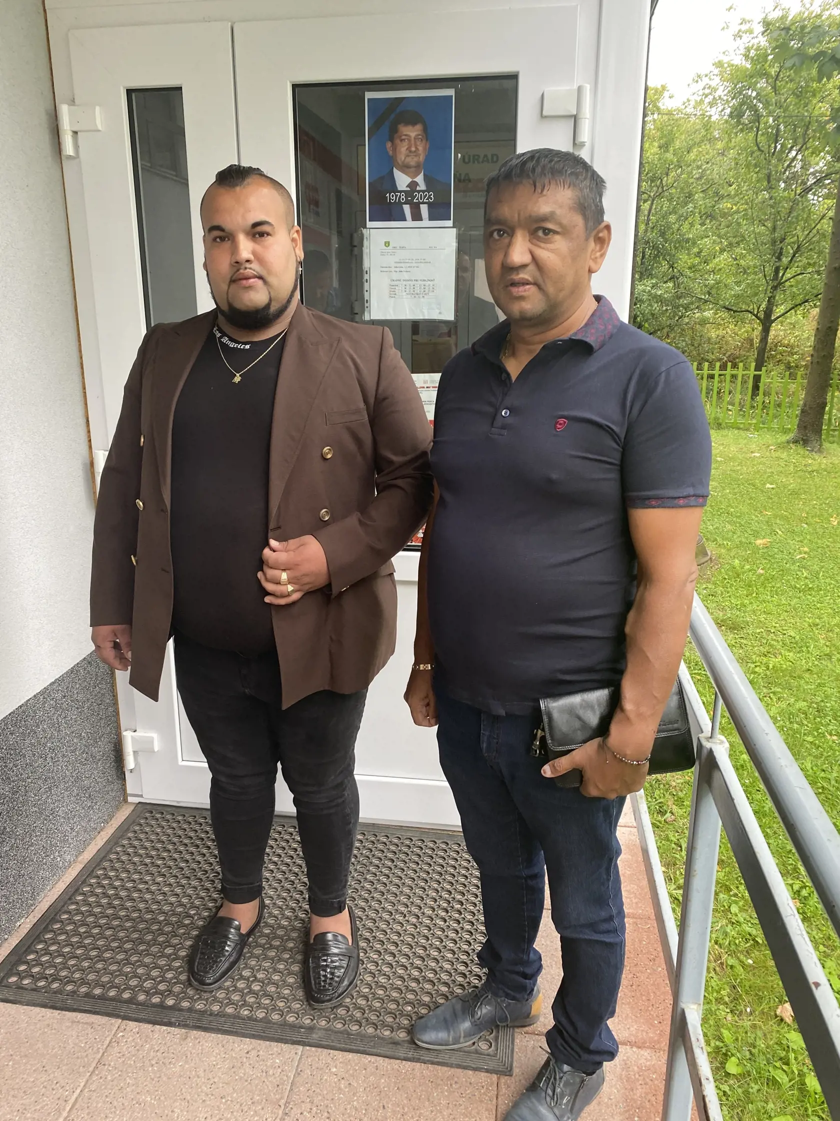 Obec viedol do volieb Eduard Mačo (vľavo), na snímke s generálnym manažérom strany, ktorej bol Atilla Géňa lídrom - Alfonzom Kaliašom.