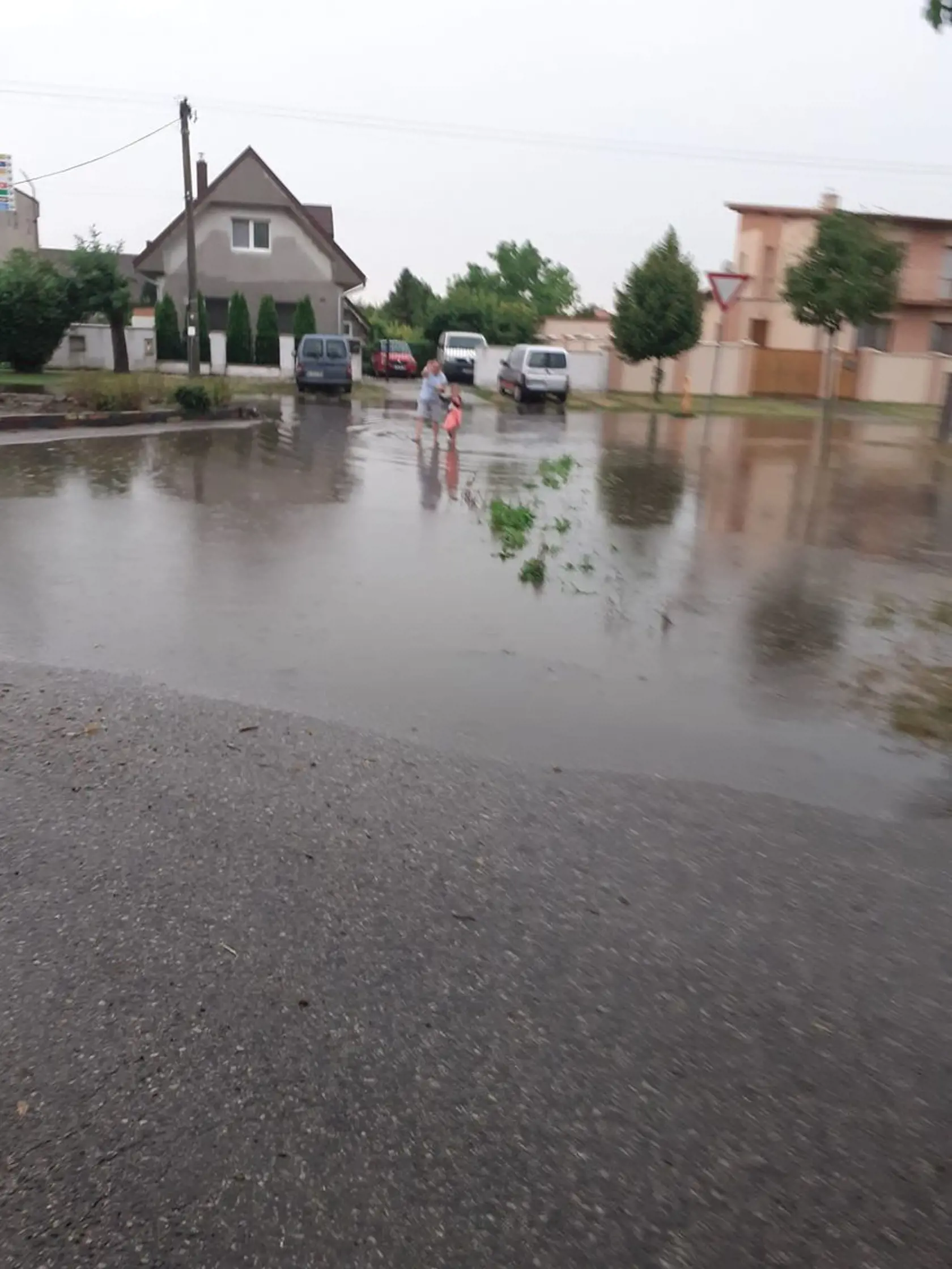 Miloslavov po silnej búrke.