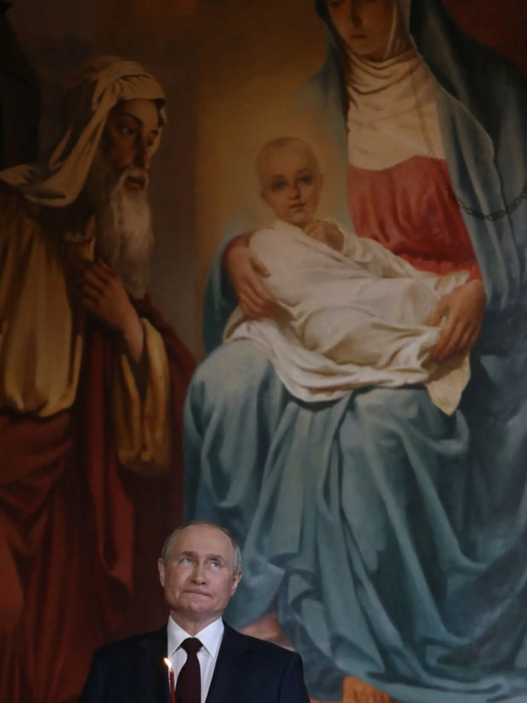 Novodobý diktátor nie je vôbec vo svojej koži, neustále si hryzie do pery, vrtí sa a strieda jednu čudnú grimasu za druhou.