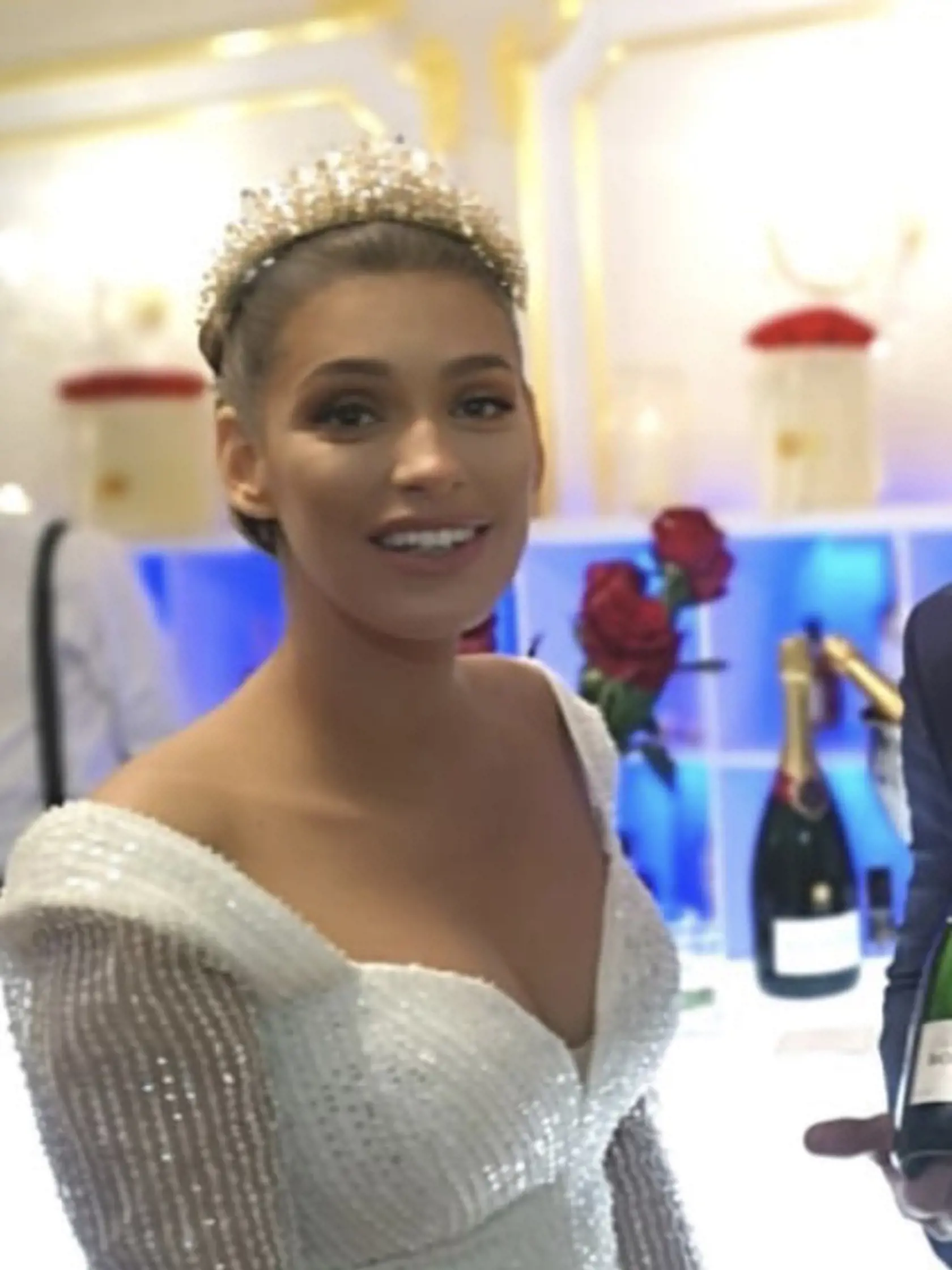 O šaty sa Jasmine postarala návrhárka Jana Pištejová, topánky boli prekvapením od Gabiky Drobovej.