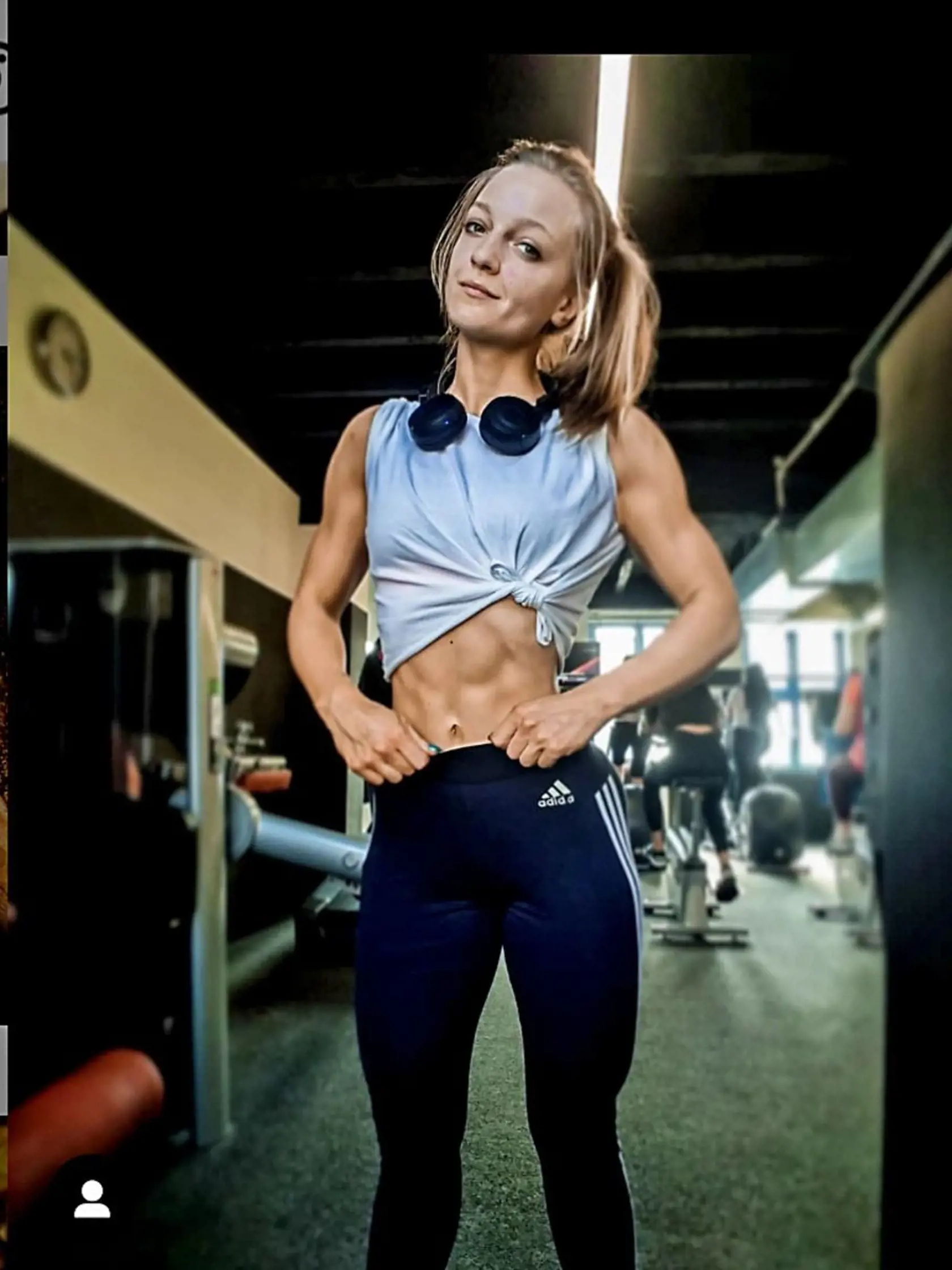 Mladá kočka z Nitry s dávkou energie, na ktorú sa nielen dobre pozerá, ale aj ľahko sa podľa nej cvičí.