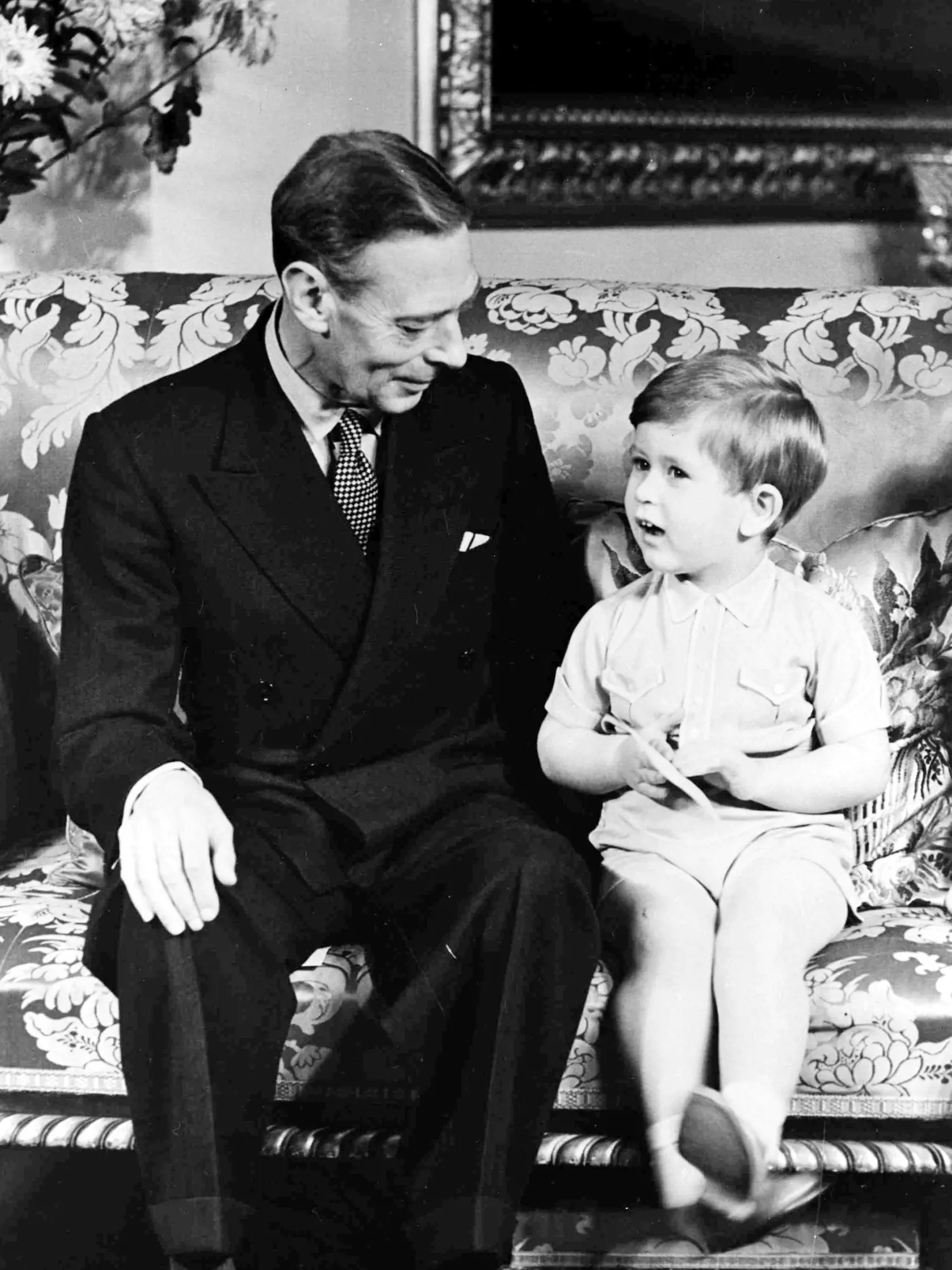 Princ Charles a kráľ George VI.