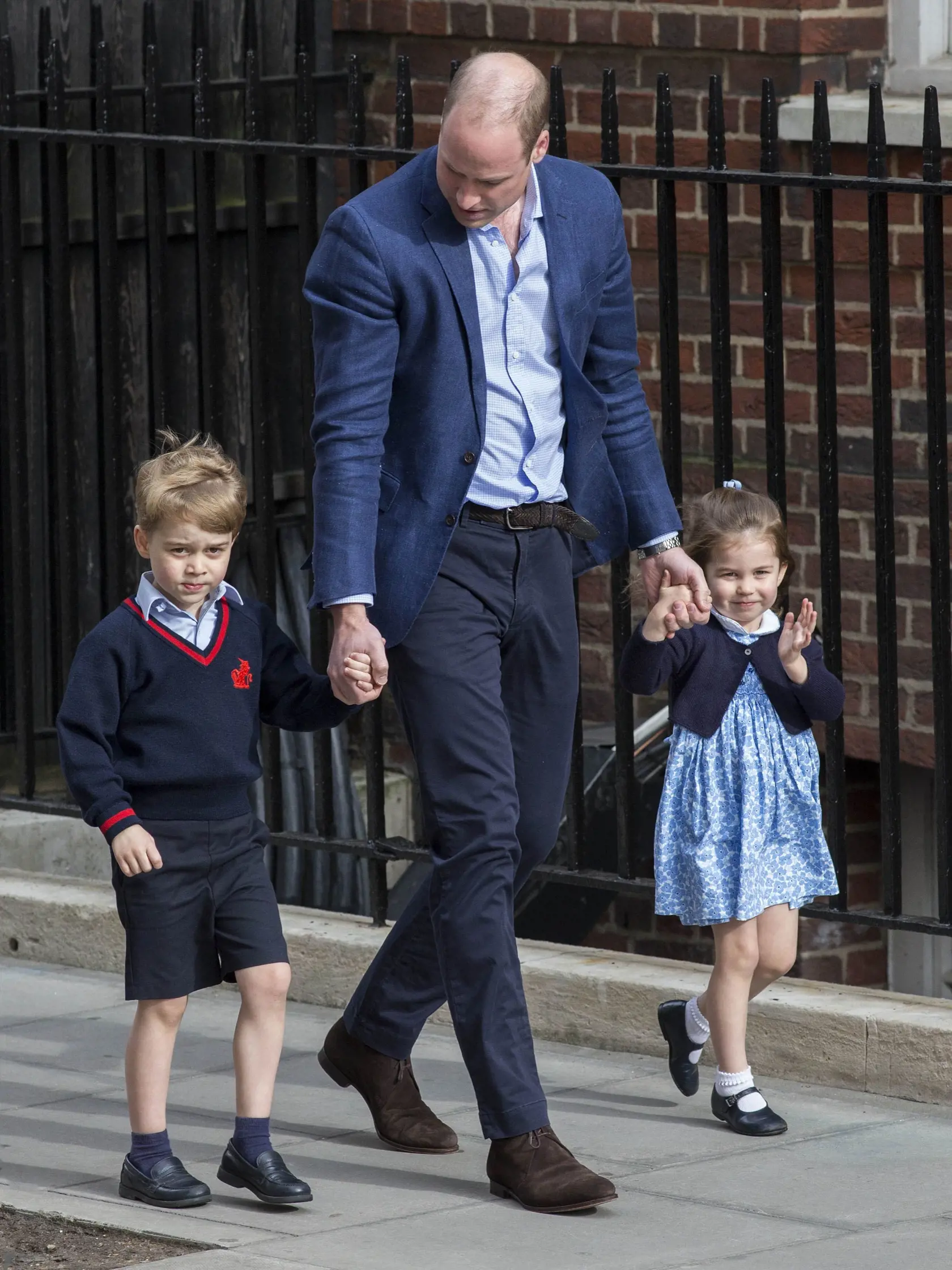 Princ William s Georgom a Charlotte idú privítať nového súrodenca.