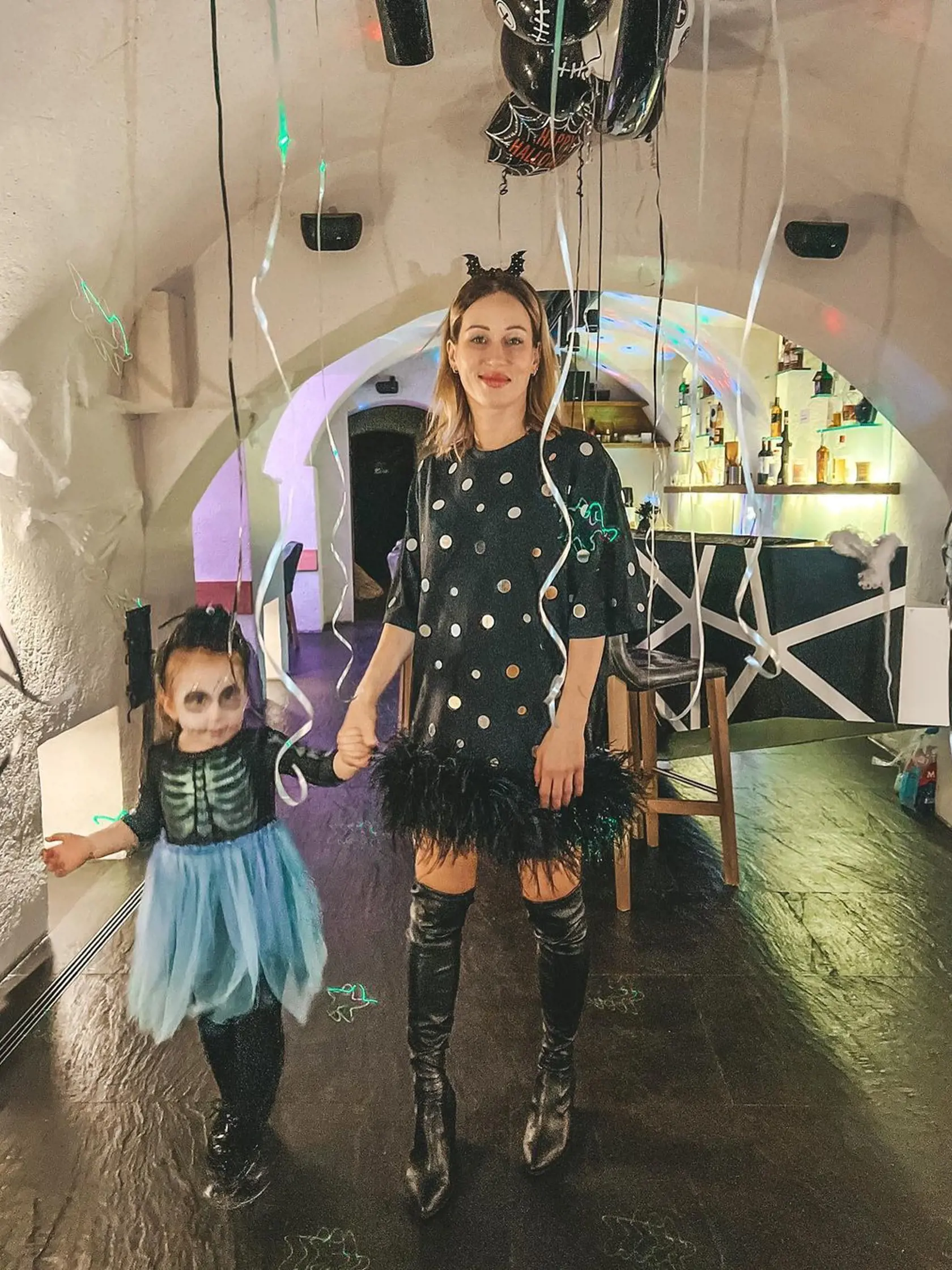 Katkina dcérka Izabelka je poriadne šidlo. A čoskoro k nej pribudne súrodenec.