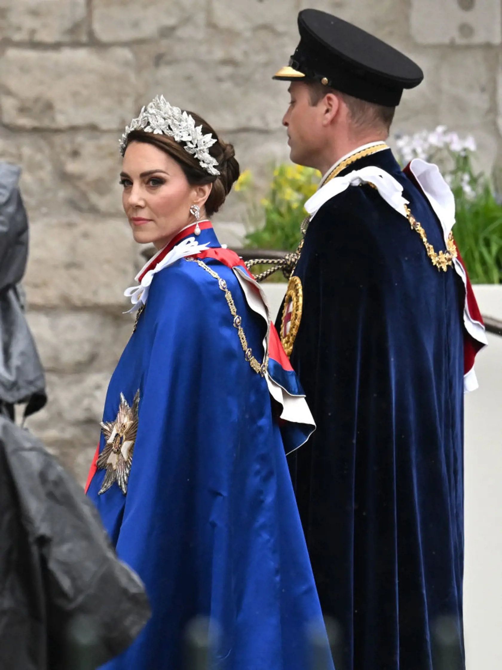 Kate prichádza na korunováciu.
