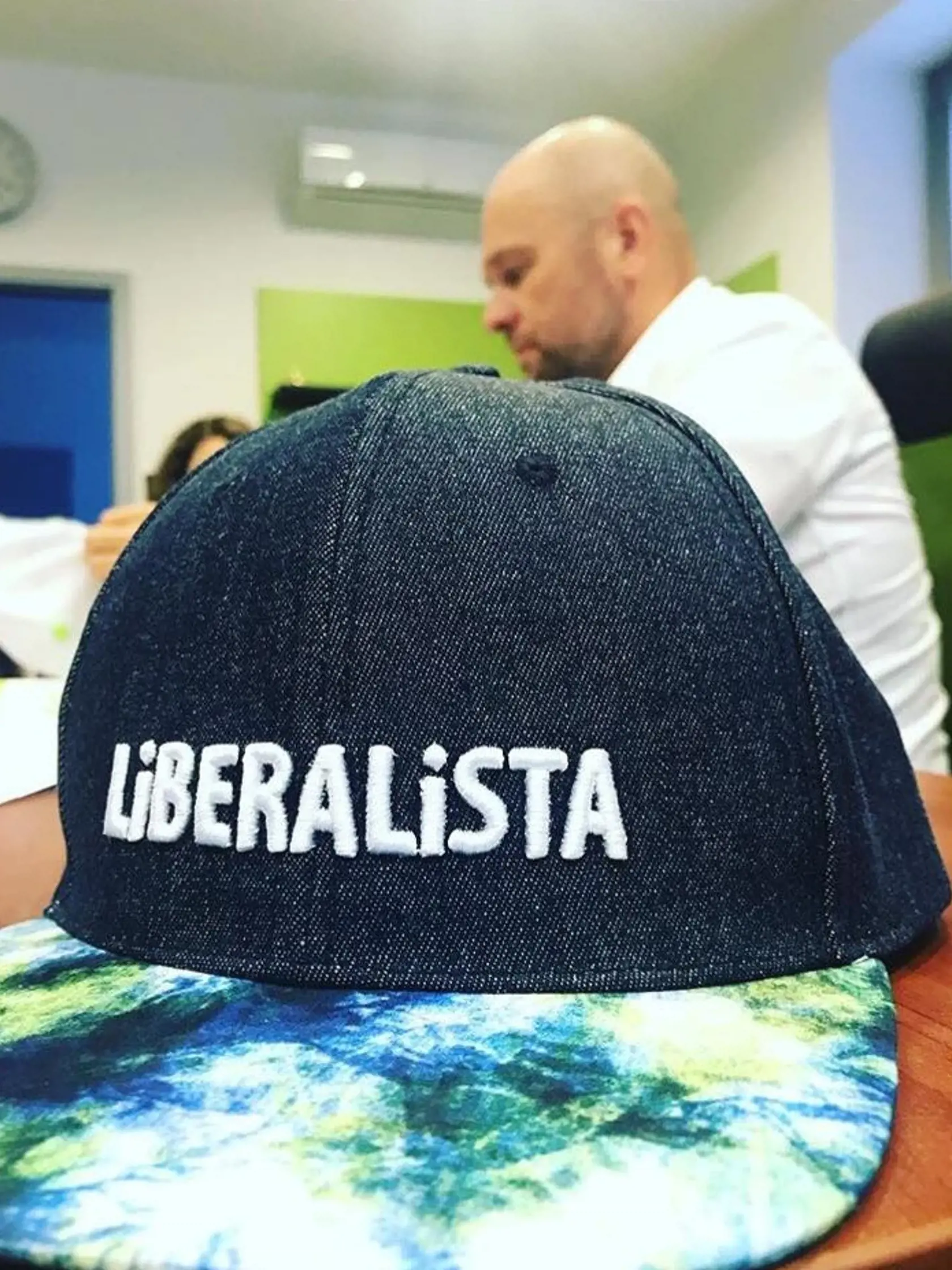 Sulík si v piatok vyberal štýlové čiapky. Táto sa mu očividne zapáčila.