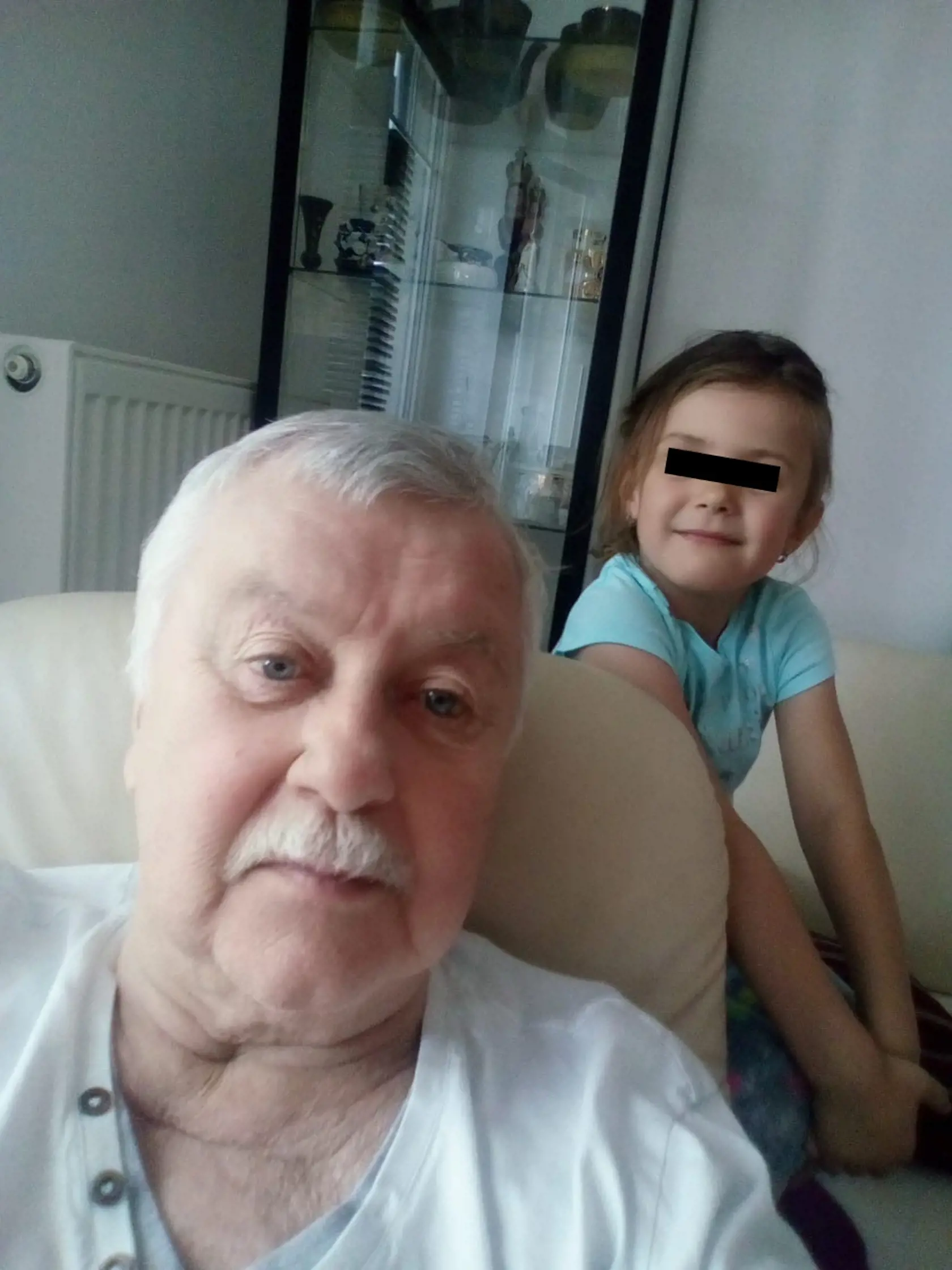 Herec so svojou milovanou vnučkou.