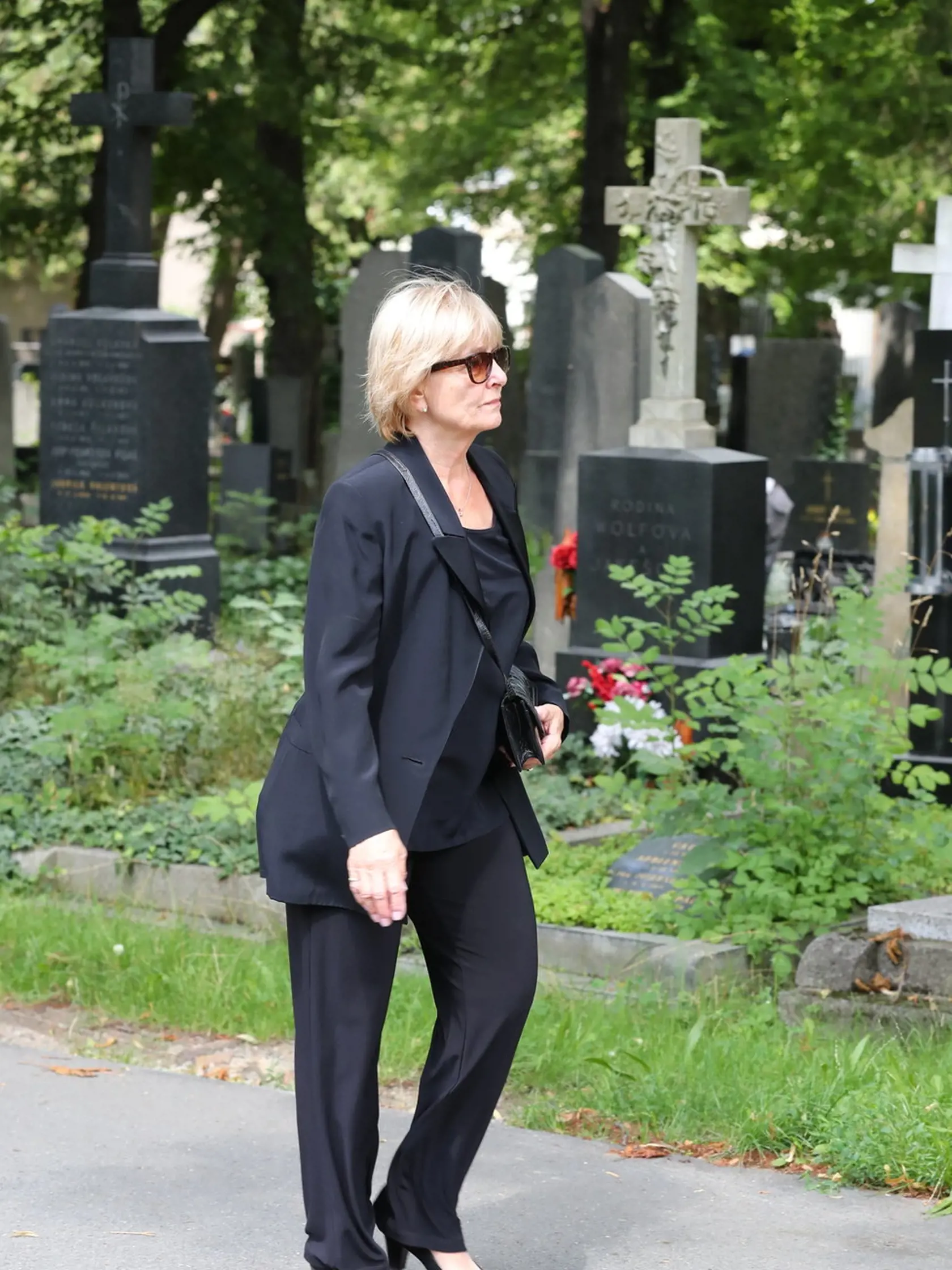 Pohreb Ladislava Potměšila - vdova Jaroslava Brousková.