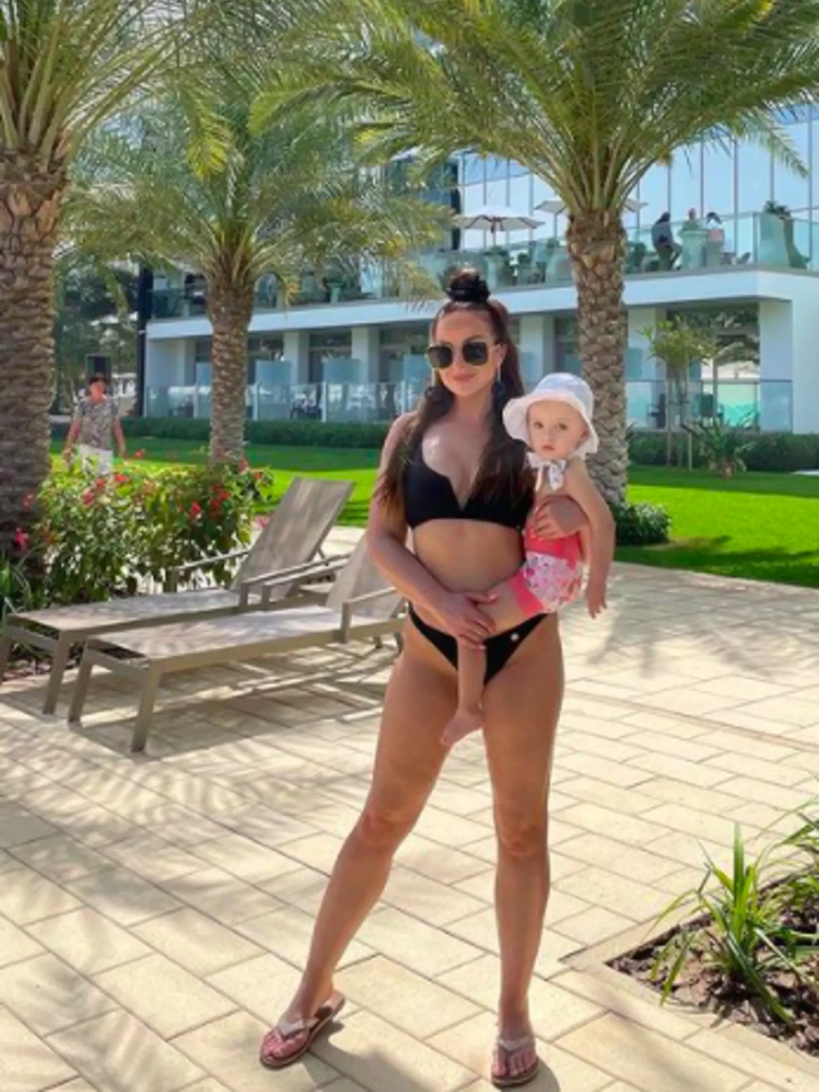 Zatiaľ čo Lobotka sa pripojil k reprezentácii, jeho ex Daniela Nízlová zobrala ich dcérku Lindu na luxusnú dovolenku do Dubaja.