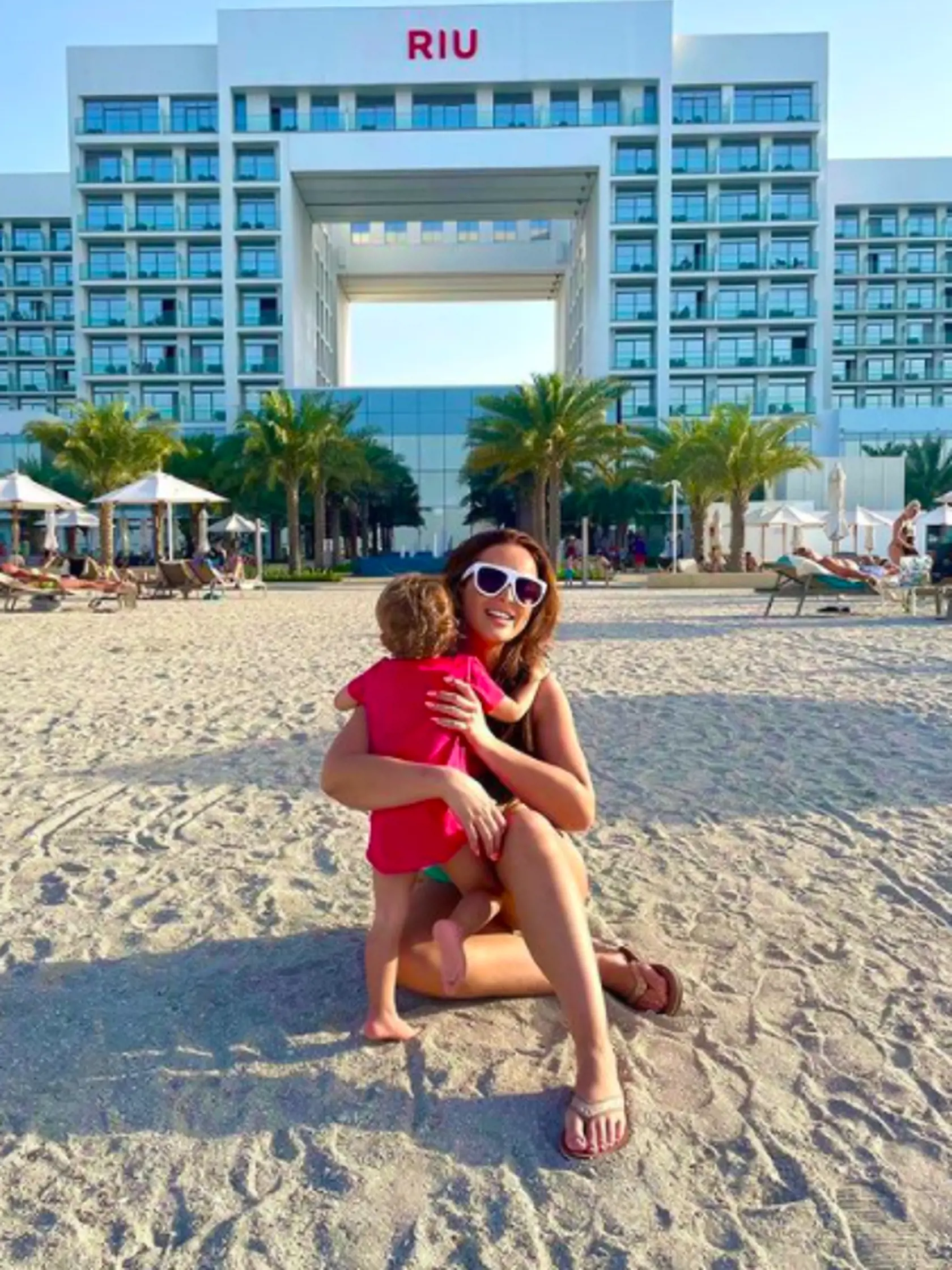 Zatiaľ čo Lobotka sa pripojil k reprezentácii, jeho ex Daniela Nízlová zobrala ich dcérku Lindu na luxusnú dovolenku do Dubaja.