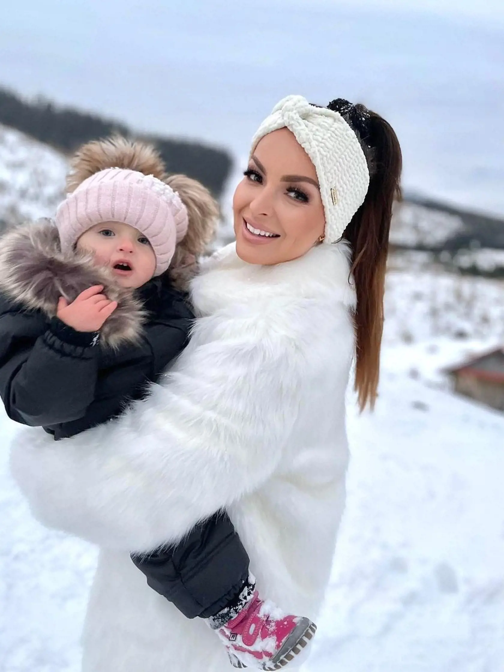 Daniela je nádherná a po rozchode sa začala venovať práci a svojej dcérke a neterke.