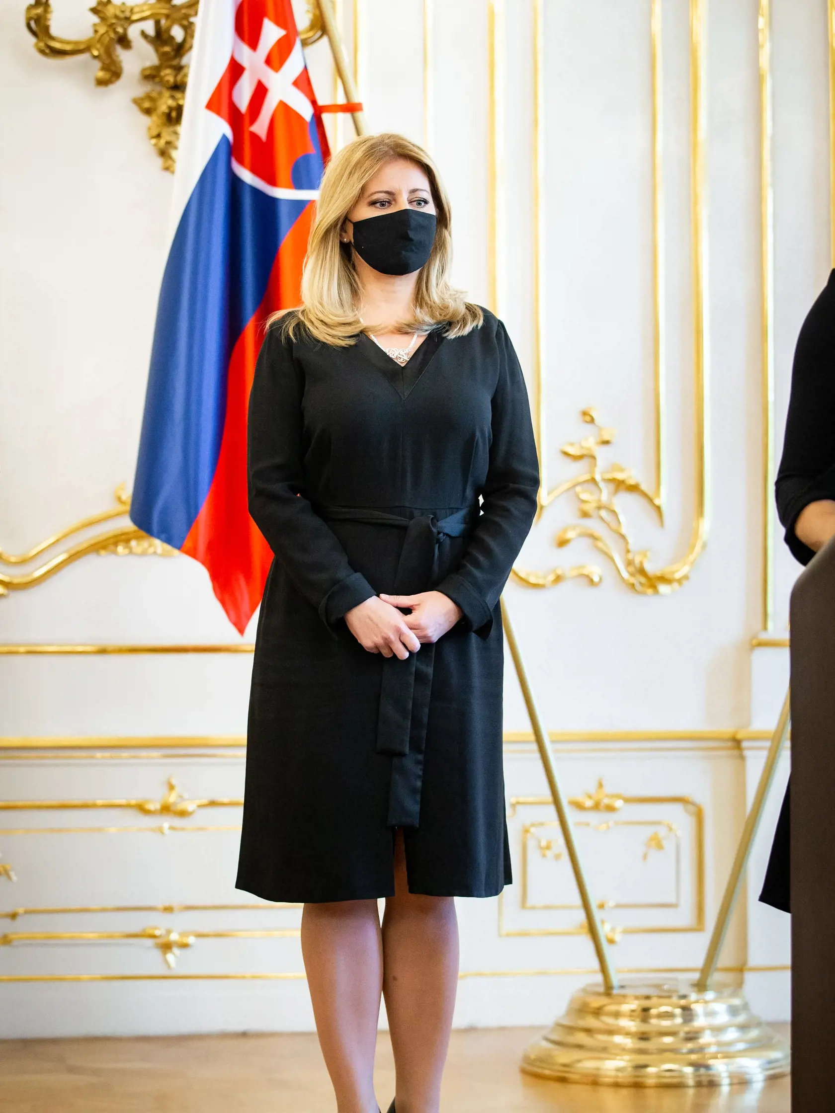 Prezidentka Zuzana Čaputová prijala ministerku spravodlivosti SR Máriu Kolíkovú, prvú viceprezidentku Policajného zboru SR Janu Maškarovú a riaditeľku nitrianskej neziskovej organizácie Centrum Slniečko Marianu Kováčovú. Témou stretnutia boli plánované legislatívne zmeny, ktoré by mali pomôcť týraným ženám.