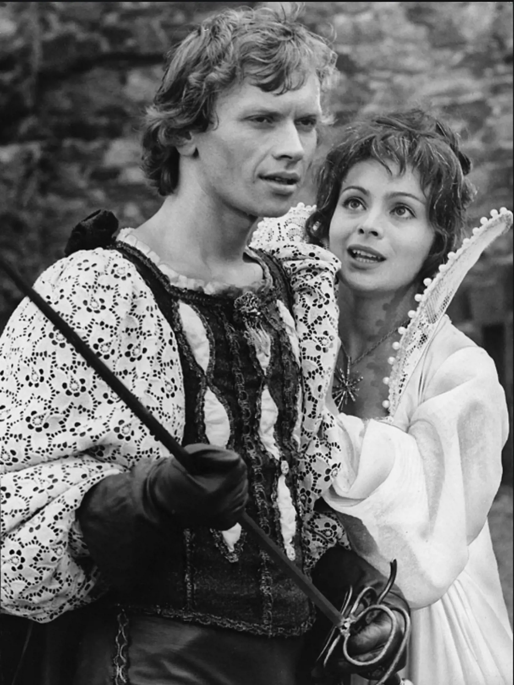 Herec Juraj Ďurdiak. Princa Velena v rozprávke Princ a Večernica (1978) si zahral po boku hereckej kolegyne Libuše Šafránkovej.