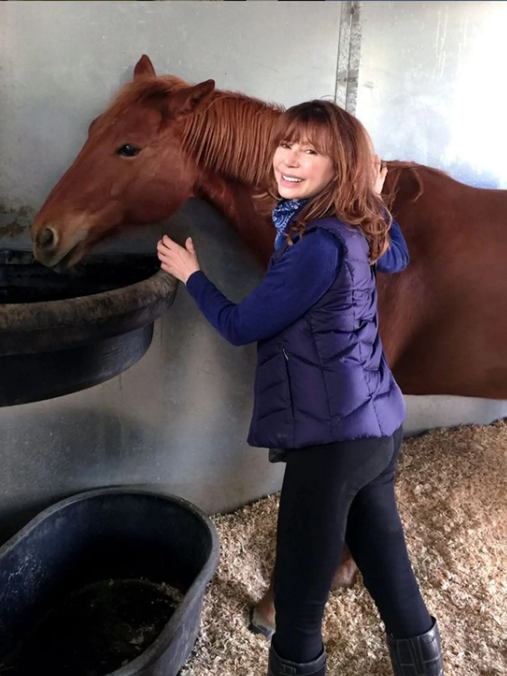 Takto vyzerá legendárna Pamela z Dallasu dnes. Herečka sa najlepšie cíti medzi zvieratami.