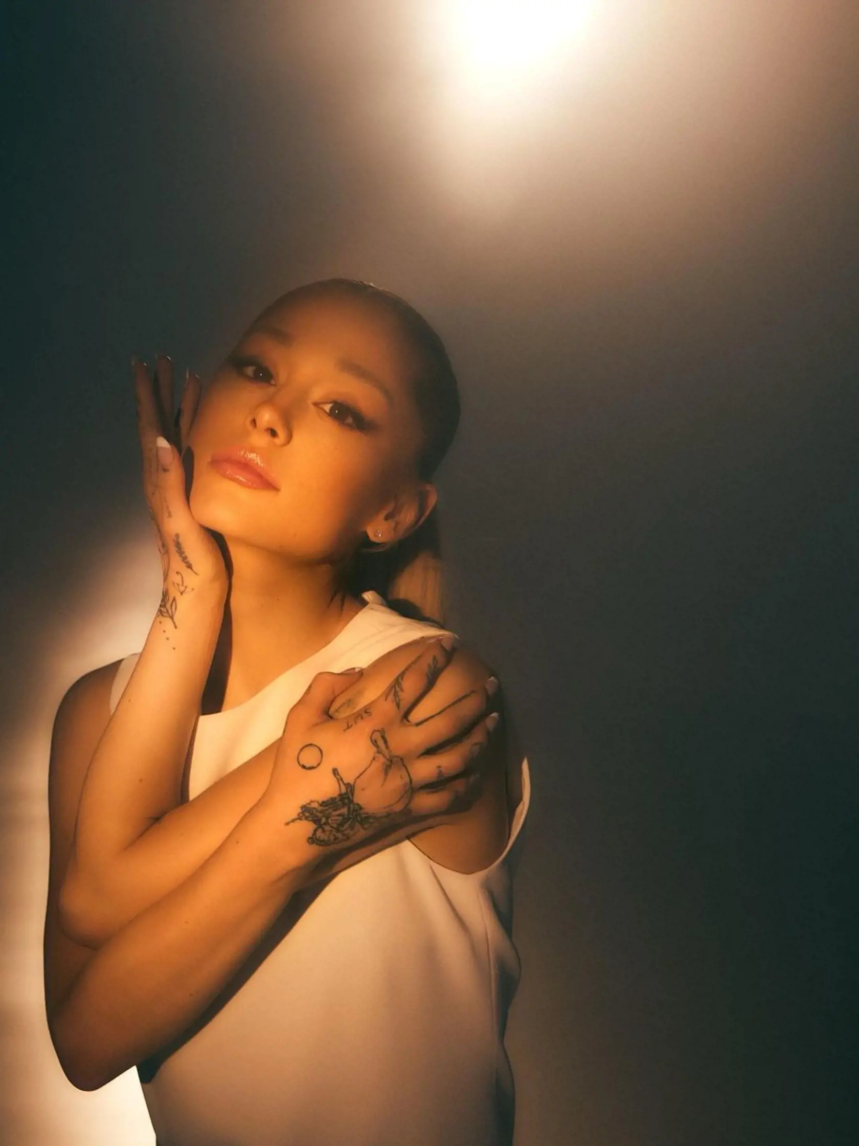 Ariana Grande priznala, že mala v minulosti množstvo botoxu a výplní, ale vraj s tým už prestala.