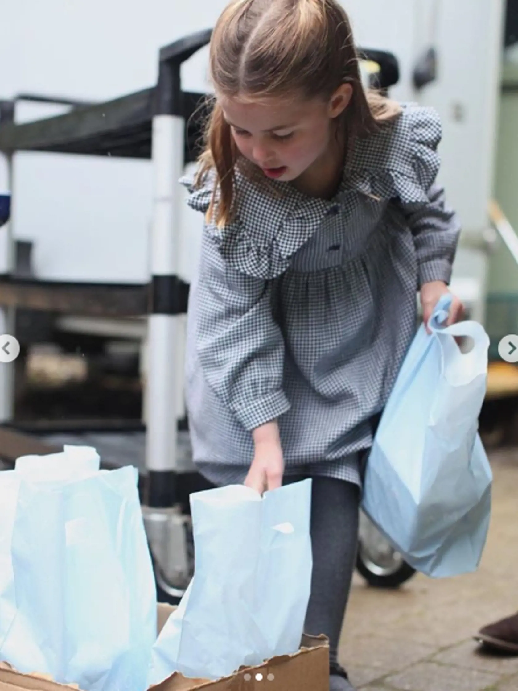 V čase koronavírusu pomáha aj princezná Charlotte.